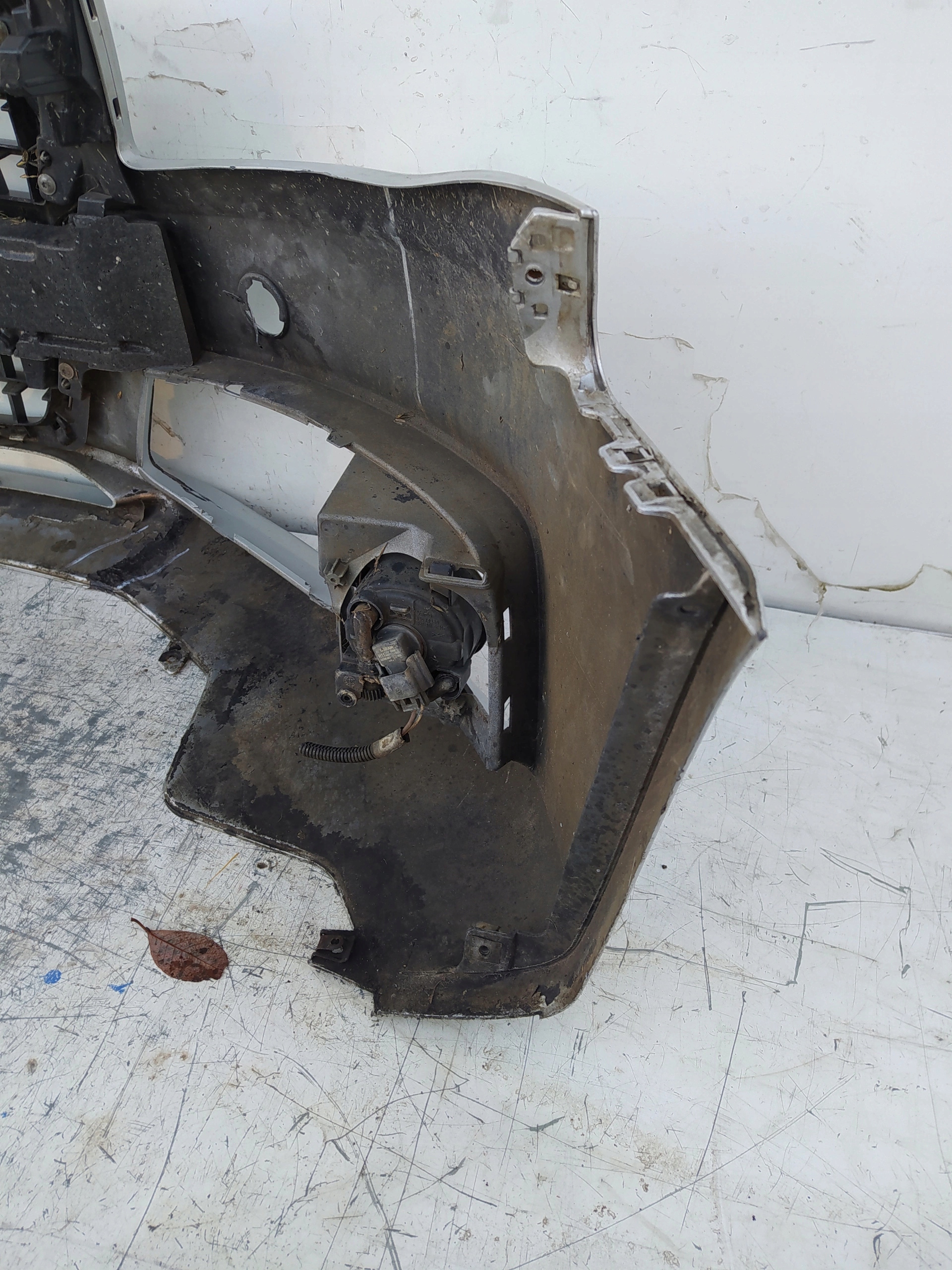 AUDI A4 B8 PREDNÝ NÁRAZNÍK 8K0807437