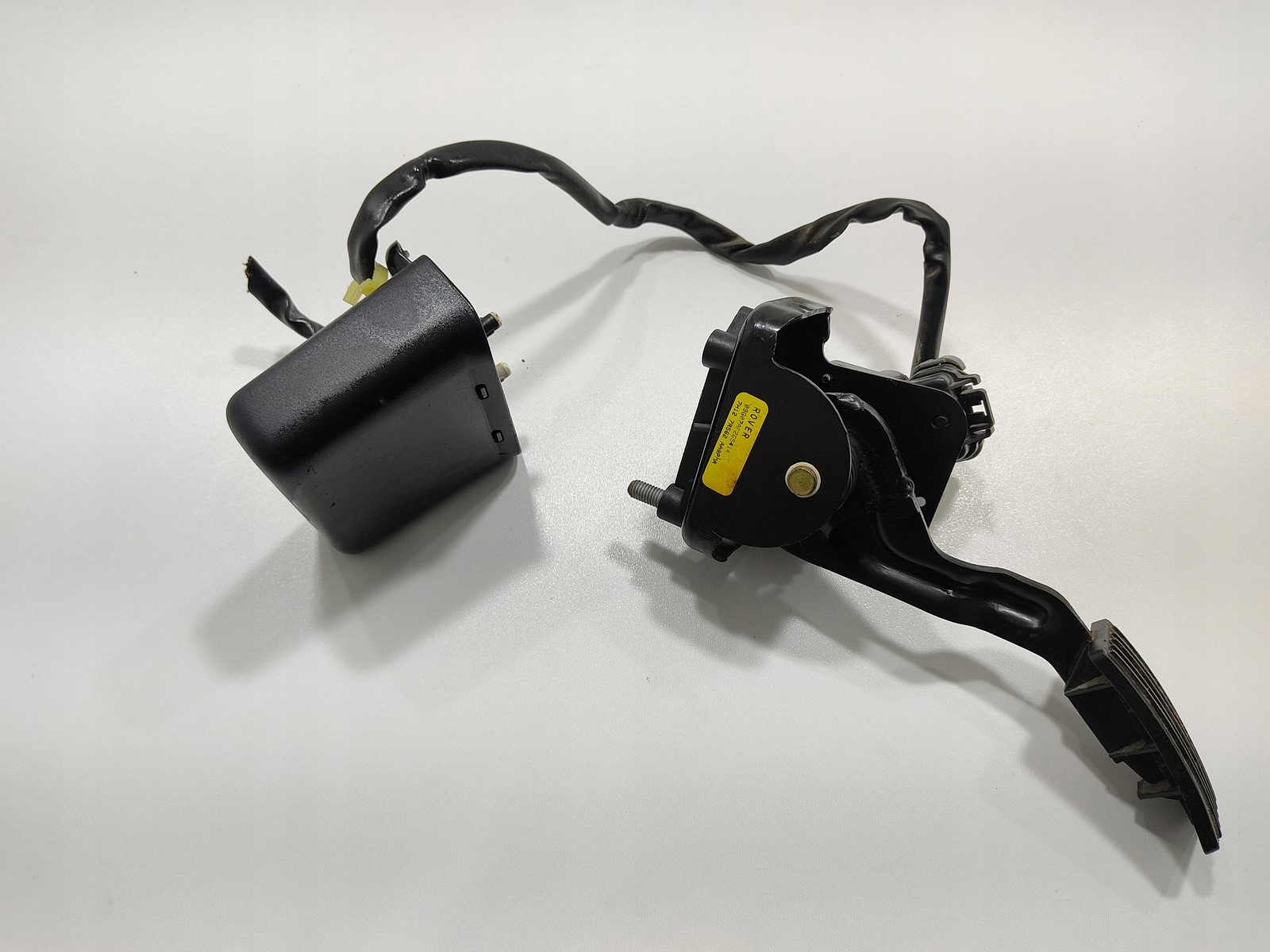 PLYNOVY PEDAL LAND ROVER DEFENDER 2.2 2.4 TDCI 7H12-7R562-AA 2007-2014