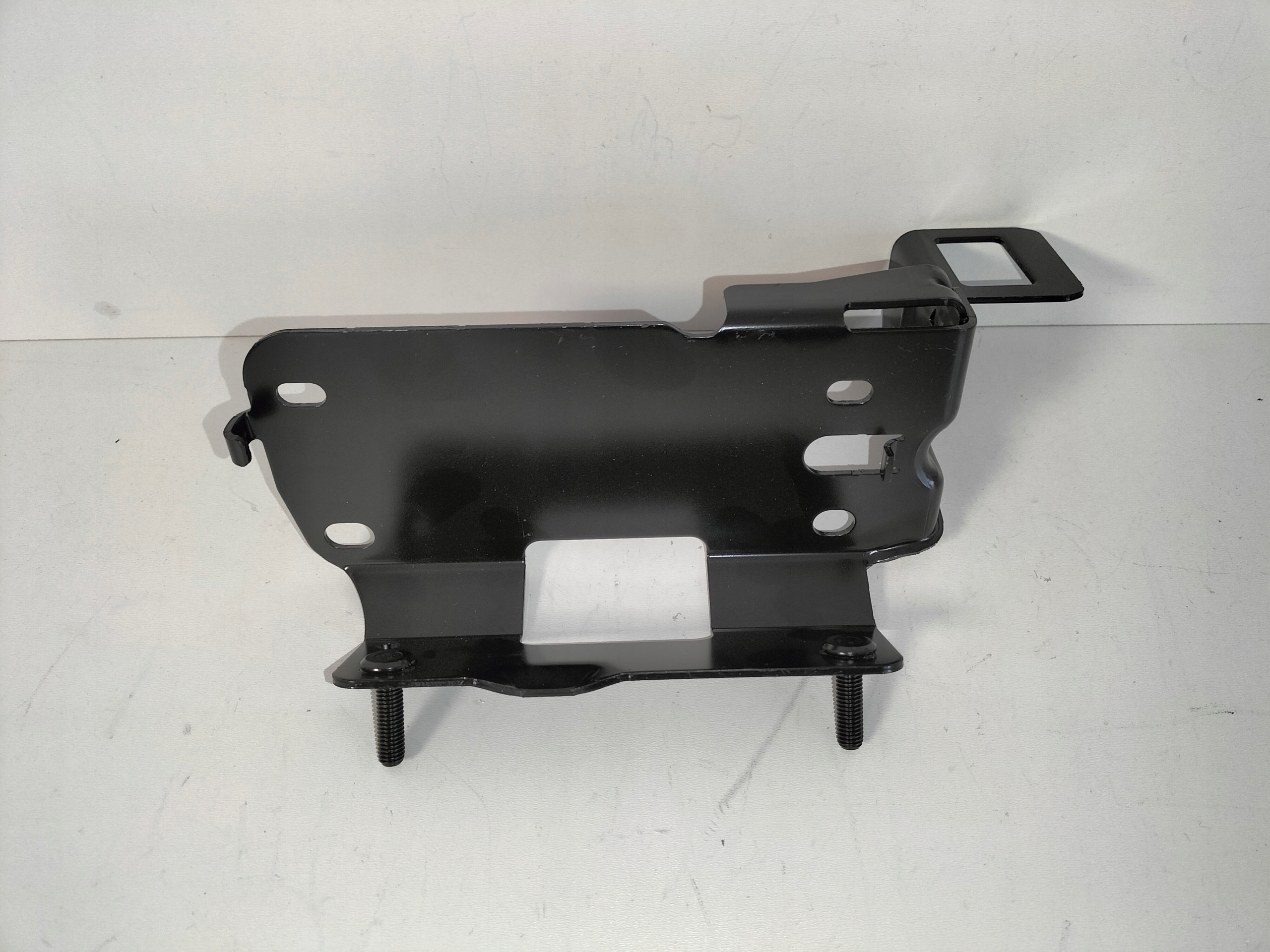 DRZIAK UCHYT NARAZNIKA PREDNEHO LAVY BMW 3 E90 E91 04-