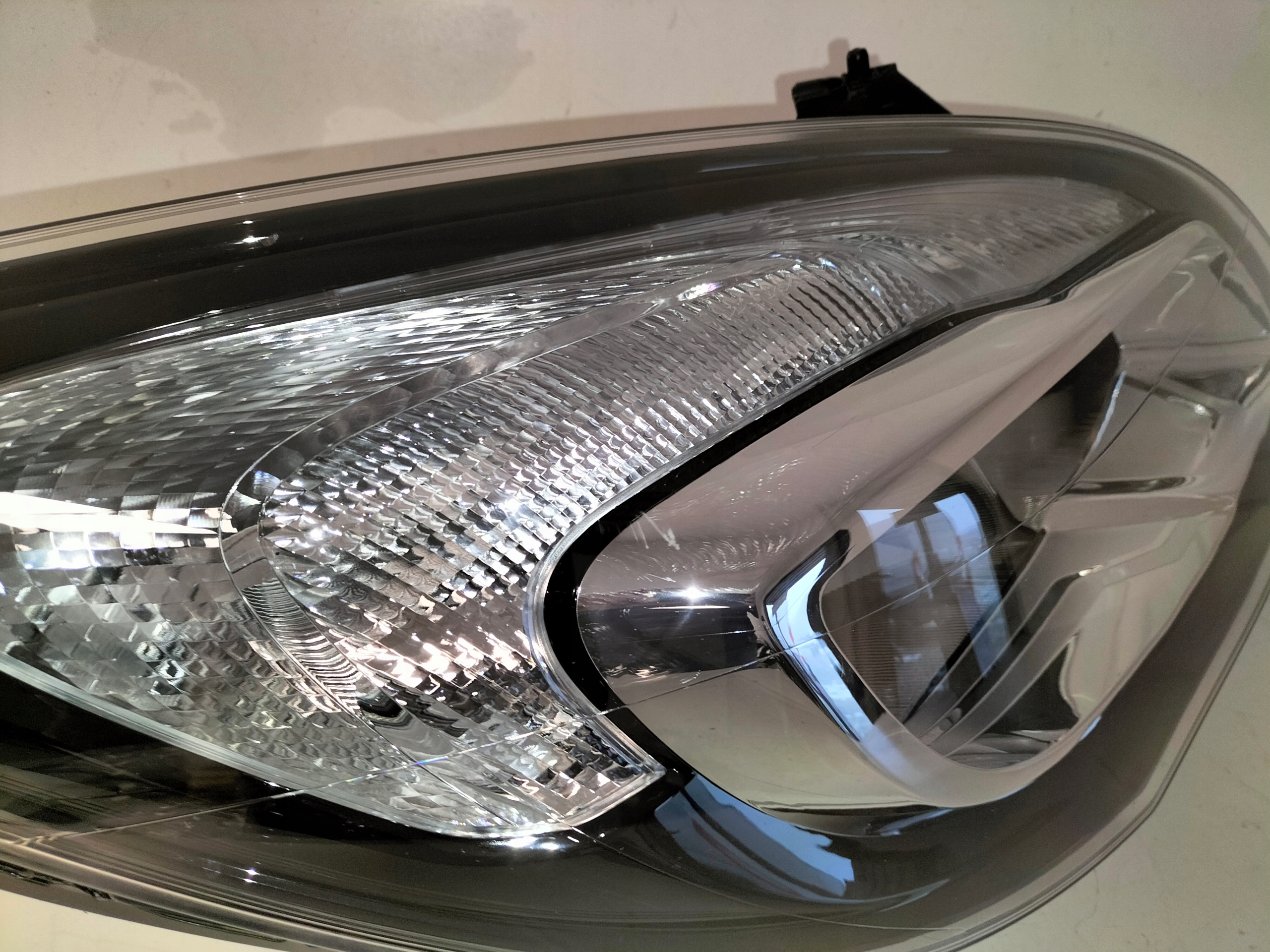 PRAVE PREDNE SVETLO OPEL MERIVA B LIFT 14-