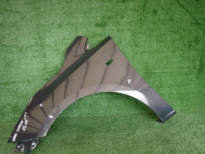 OPEL CORSA E ĽAVÝ PREDNÝ BLATNÍK