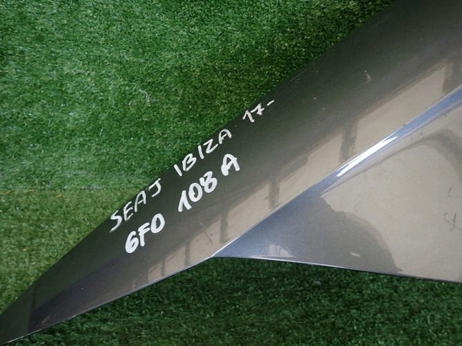 SEAT IBIZA 6F0 17- ĽAVÝ PREDNÝ BLATNÍK