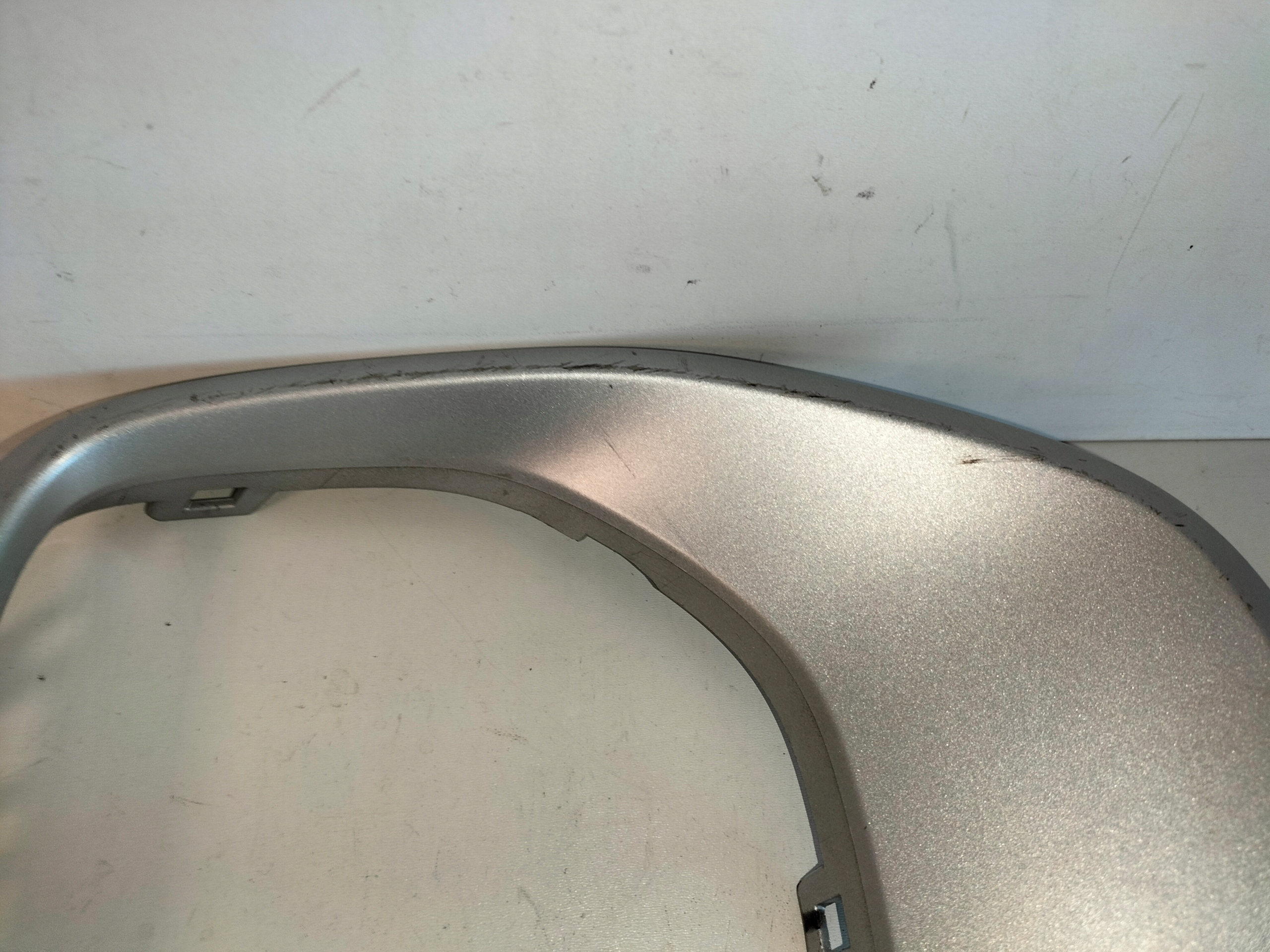 RAMIK LISTA MRIEZKA LIŠTA PREDNÉHO NÁRAZNÍKA PRAVA VW ATLAS LIFT 23-