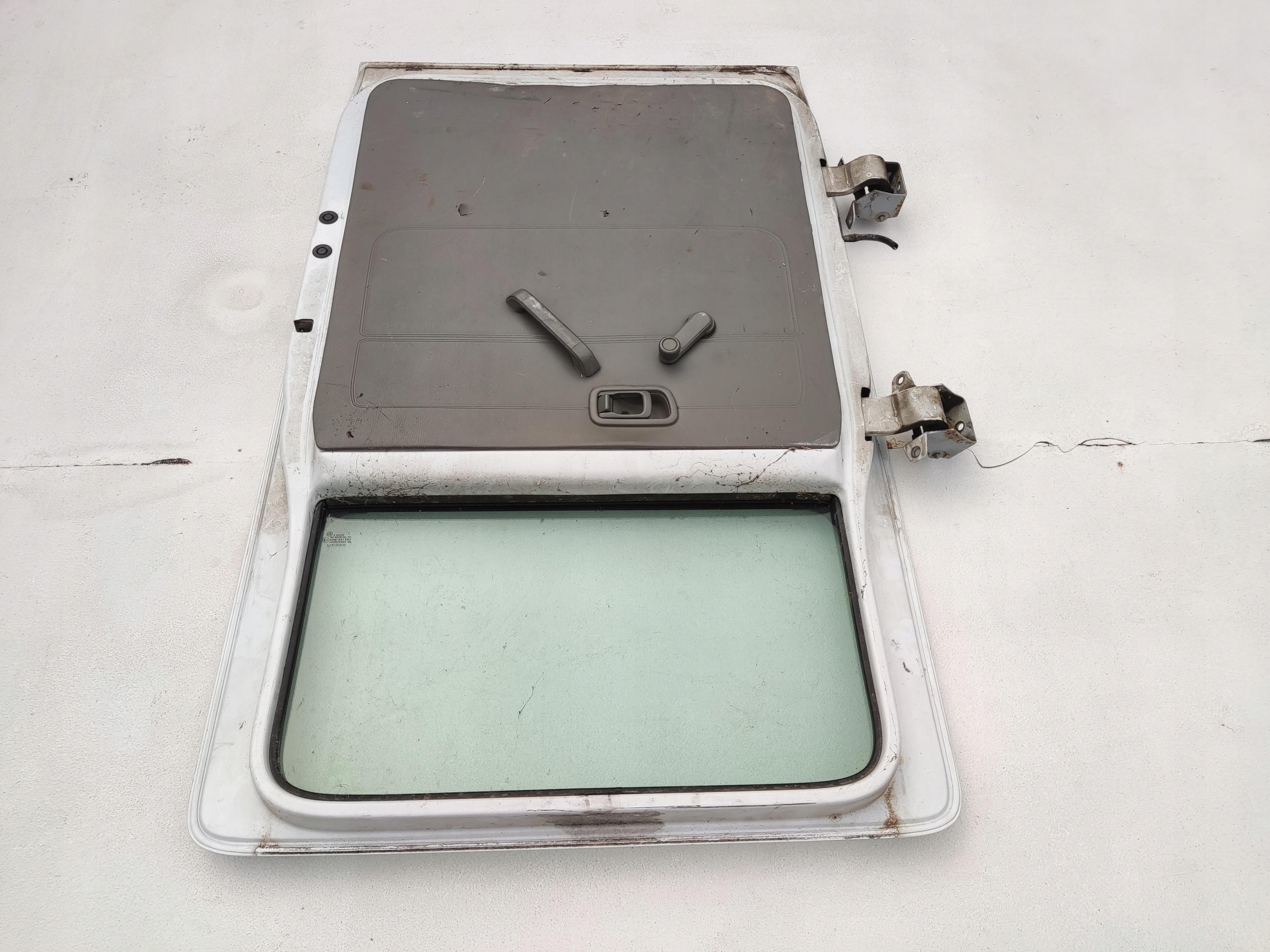 PRAVE ZADNE DVERE DOKA DVOJ KABÍNA RENAULT MAXITY NISSAN CABSTAR