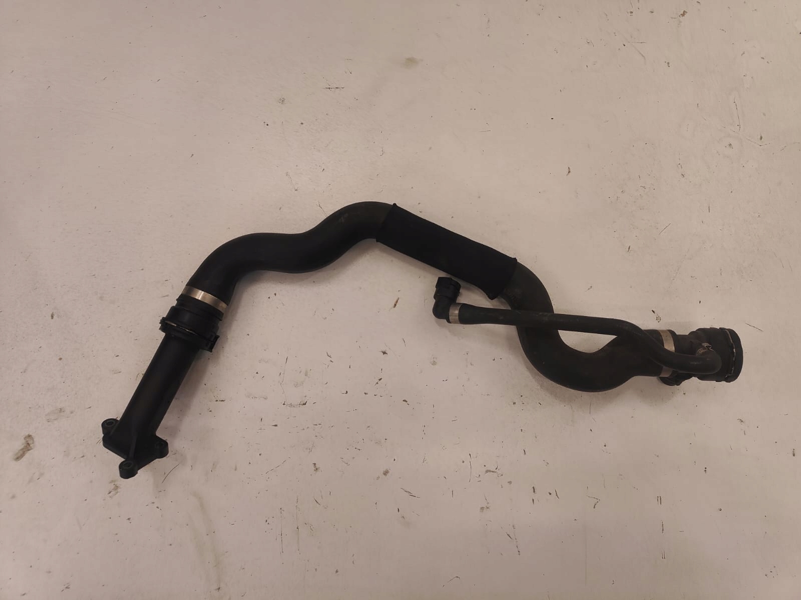 BMW e90 n47d20c 8511623-02 HADICA TRUBKA VODY HADICA TRUBKA