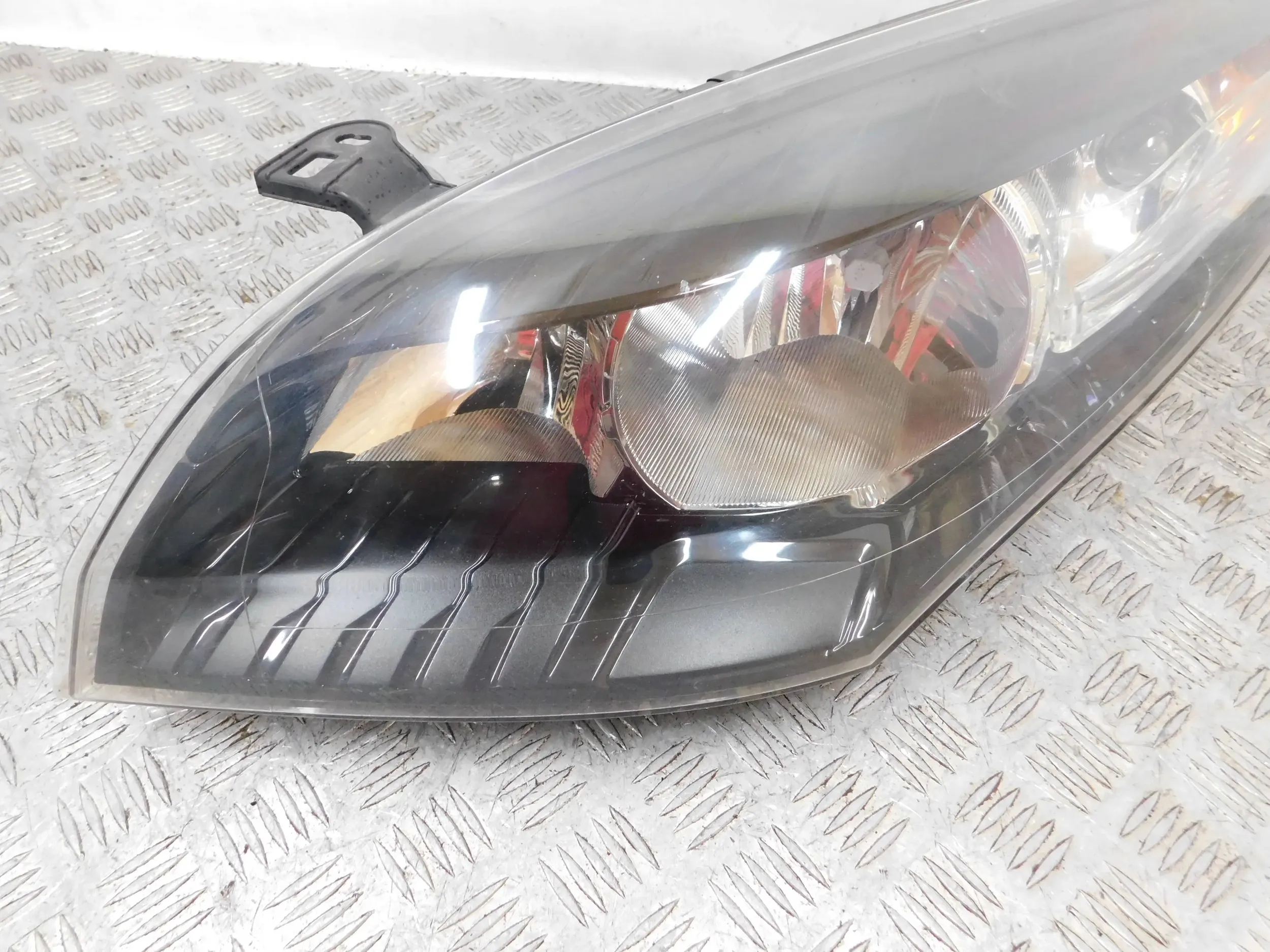 LAVE PREDNE SVETLO RENAULT MEGANE III 3 08-