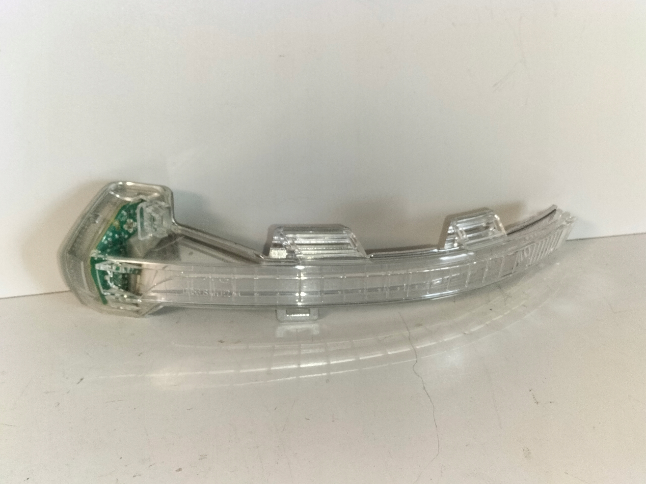 SMEROVKA V LAVOM ZRKADLE VW PASSAT  B8 14-