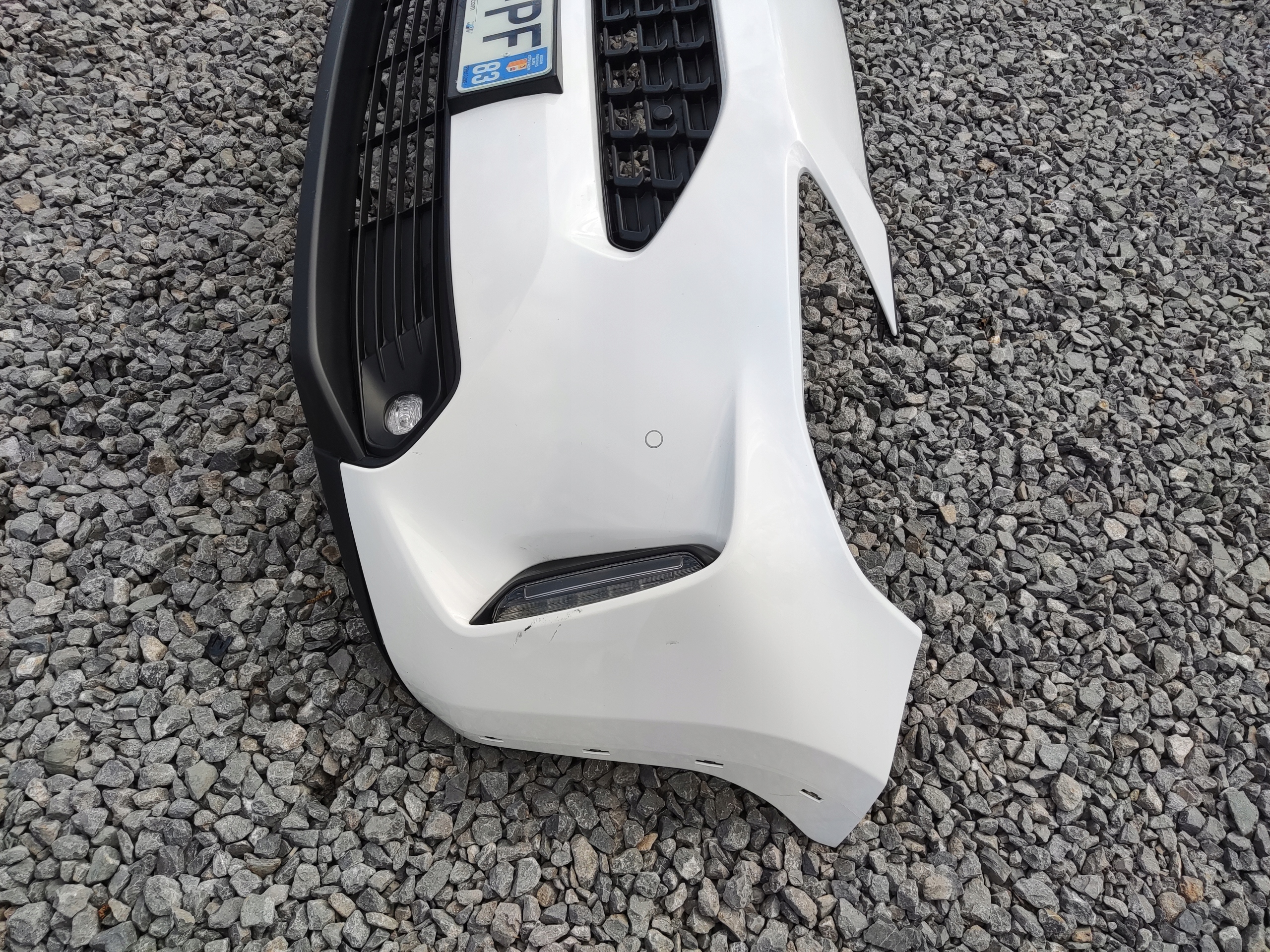 PREDNÝ NÁRAZNÍK KOMPLETNY PDC SENZORY TOYOTA YARIS CROSS 2020-2025 HYBRID
