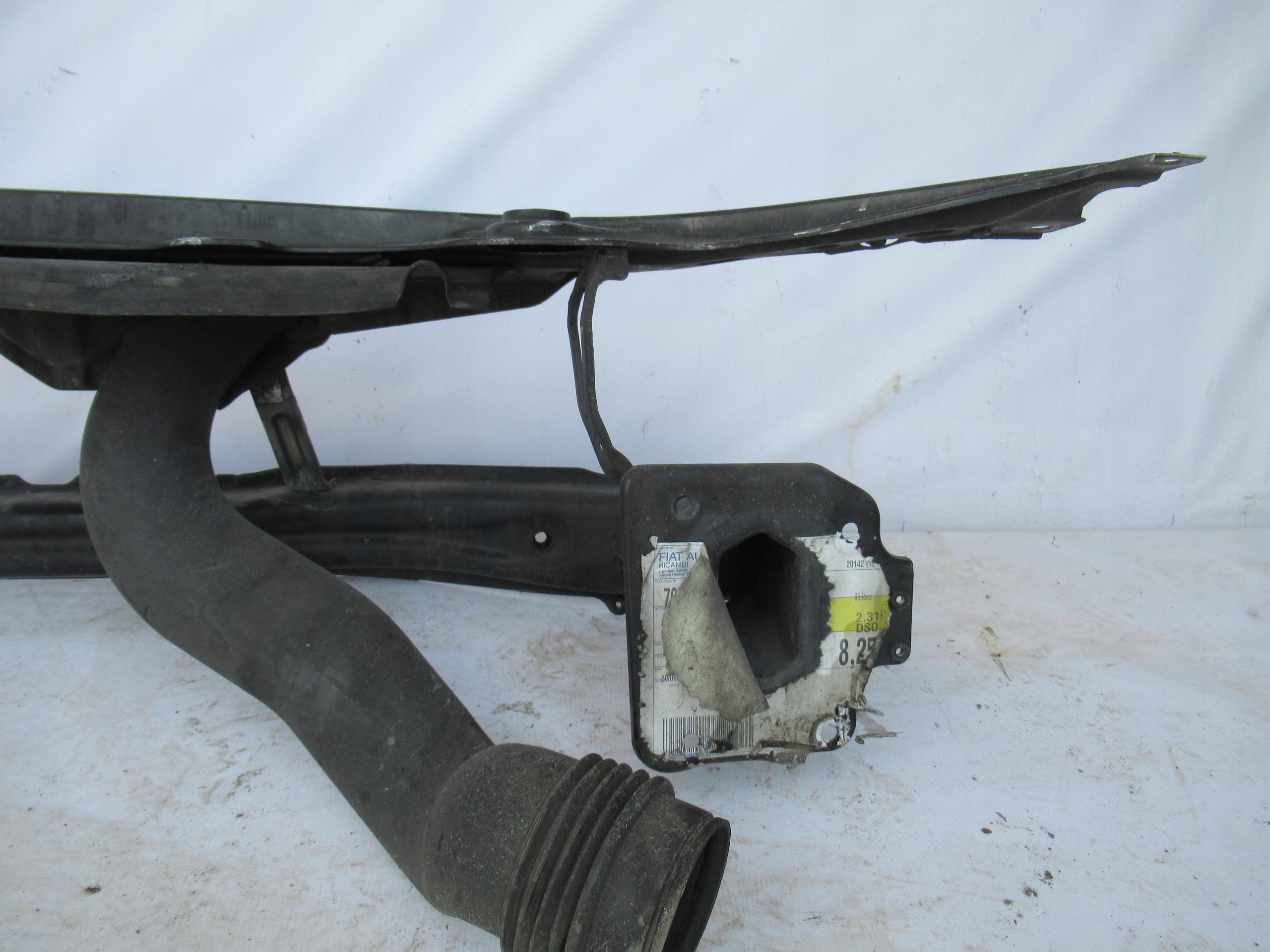 PREDNÉ ČELO VÝSTUHA ALFA ROMEO 159
