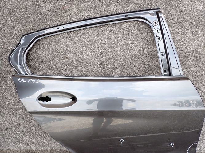 BMW F40 1 PRAVE ZADNE DVERE