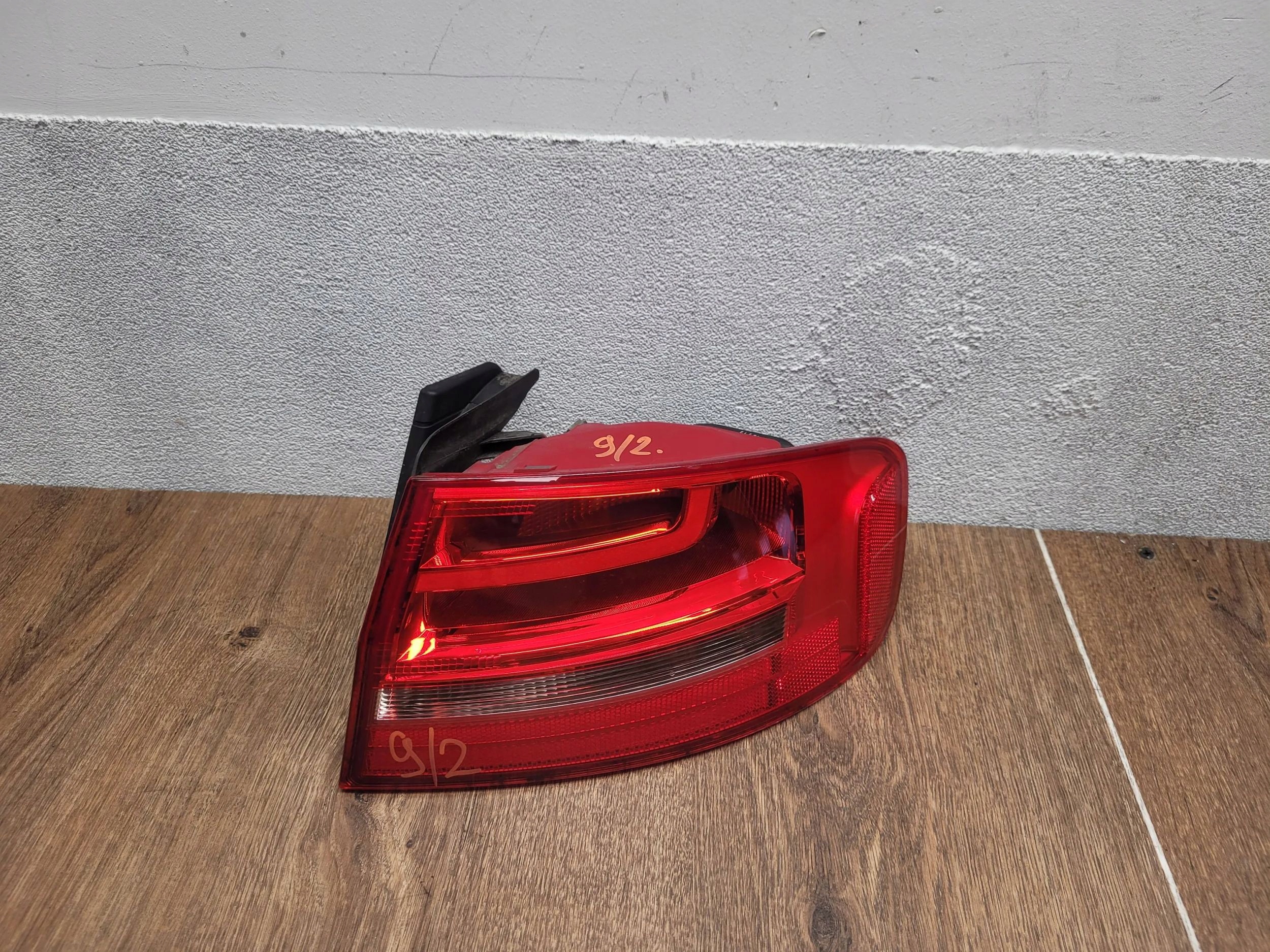 Audi A4 B8 8K lift SEDAN 8K5945096AA PRAVÉ ZADNÉ SVETLO