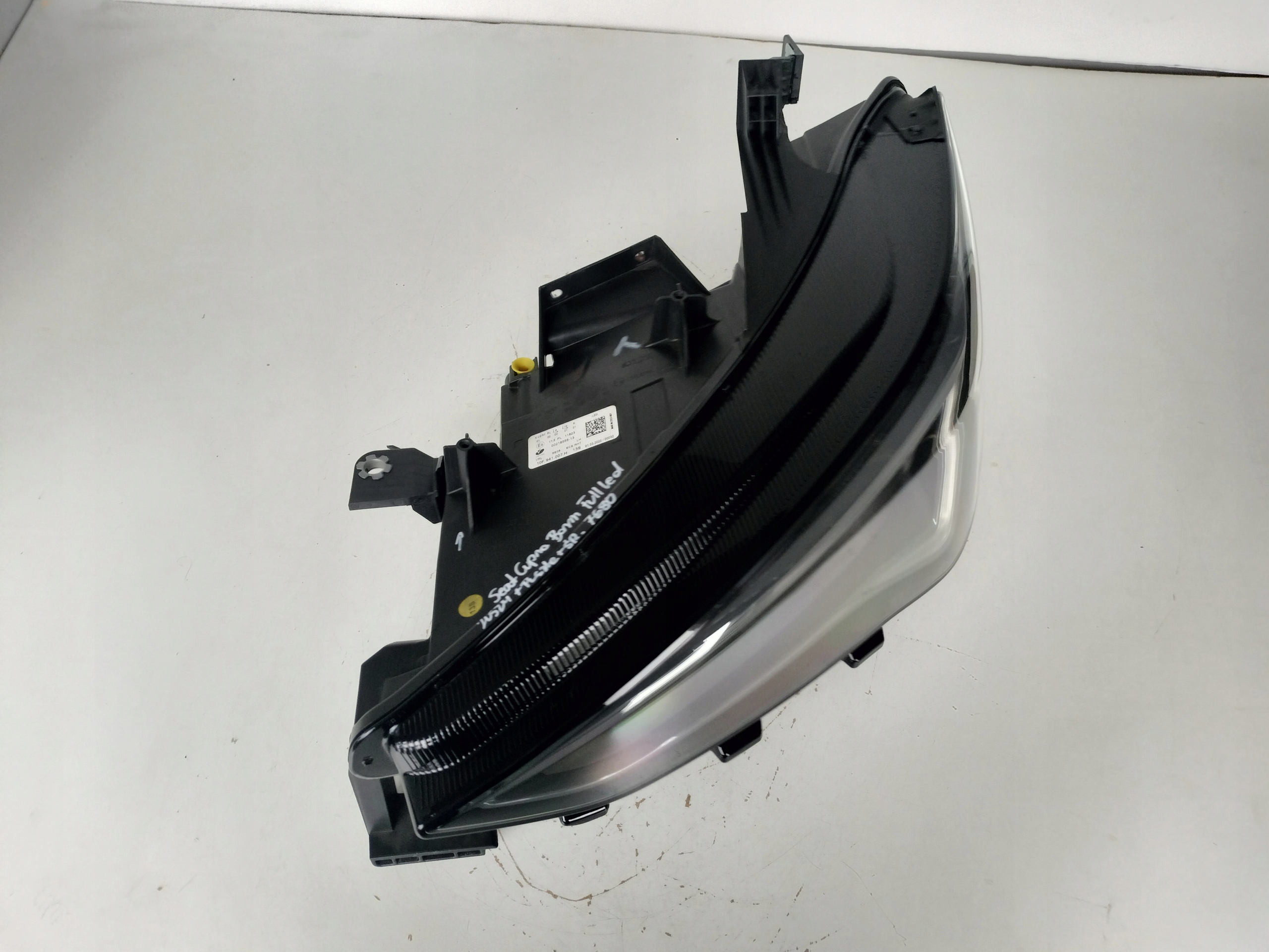 LAVE PREDNE SVETLO SEAT CUPRA BORN 10E 21- FULL LED