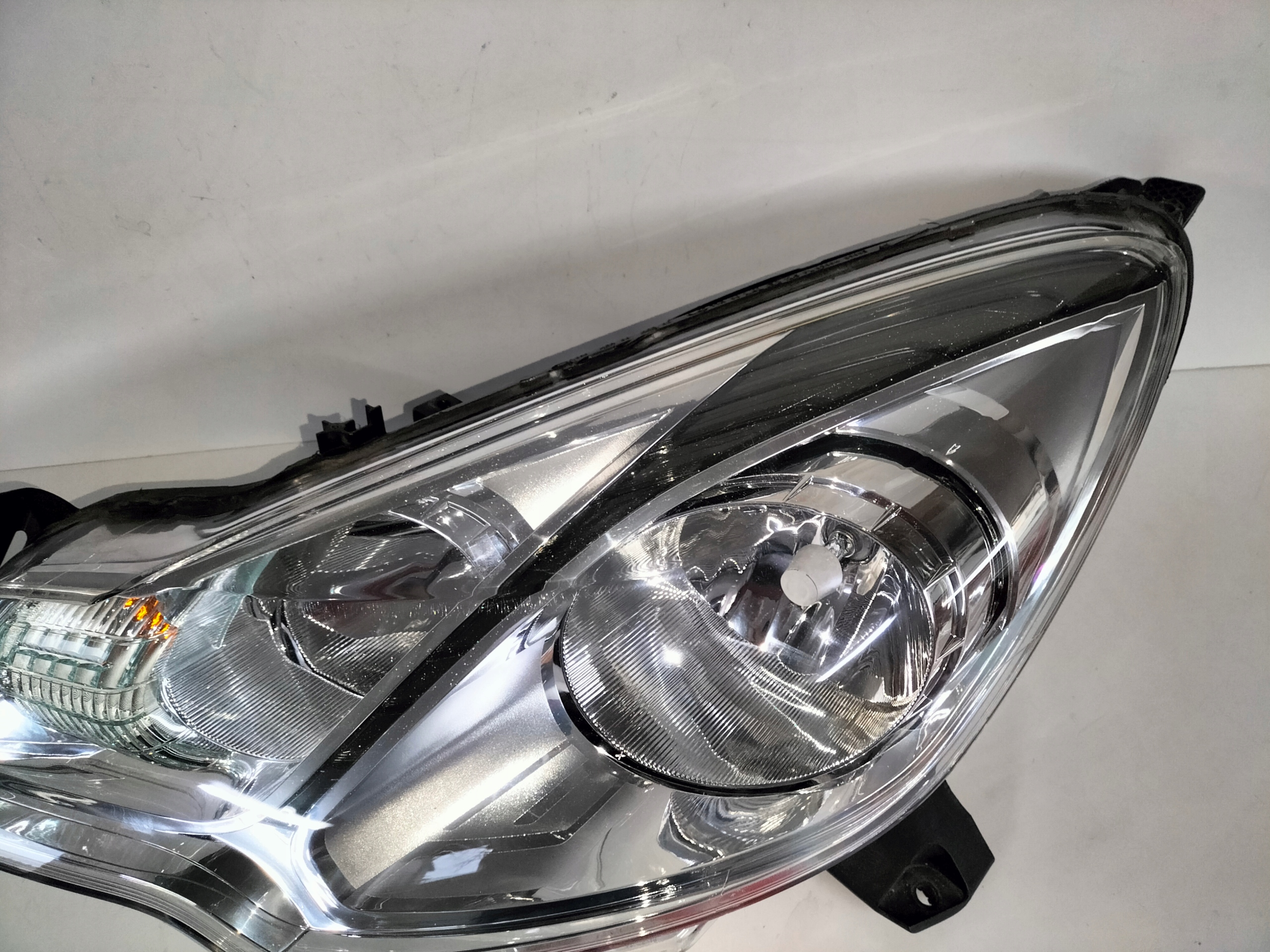 LAVE PREDNE SVETLO CITROEN C3 II 09-13