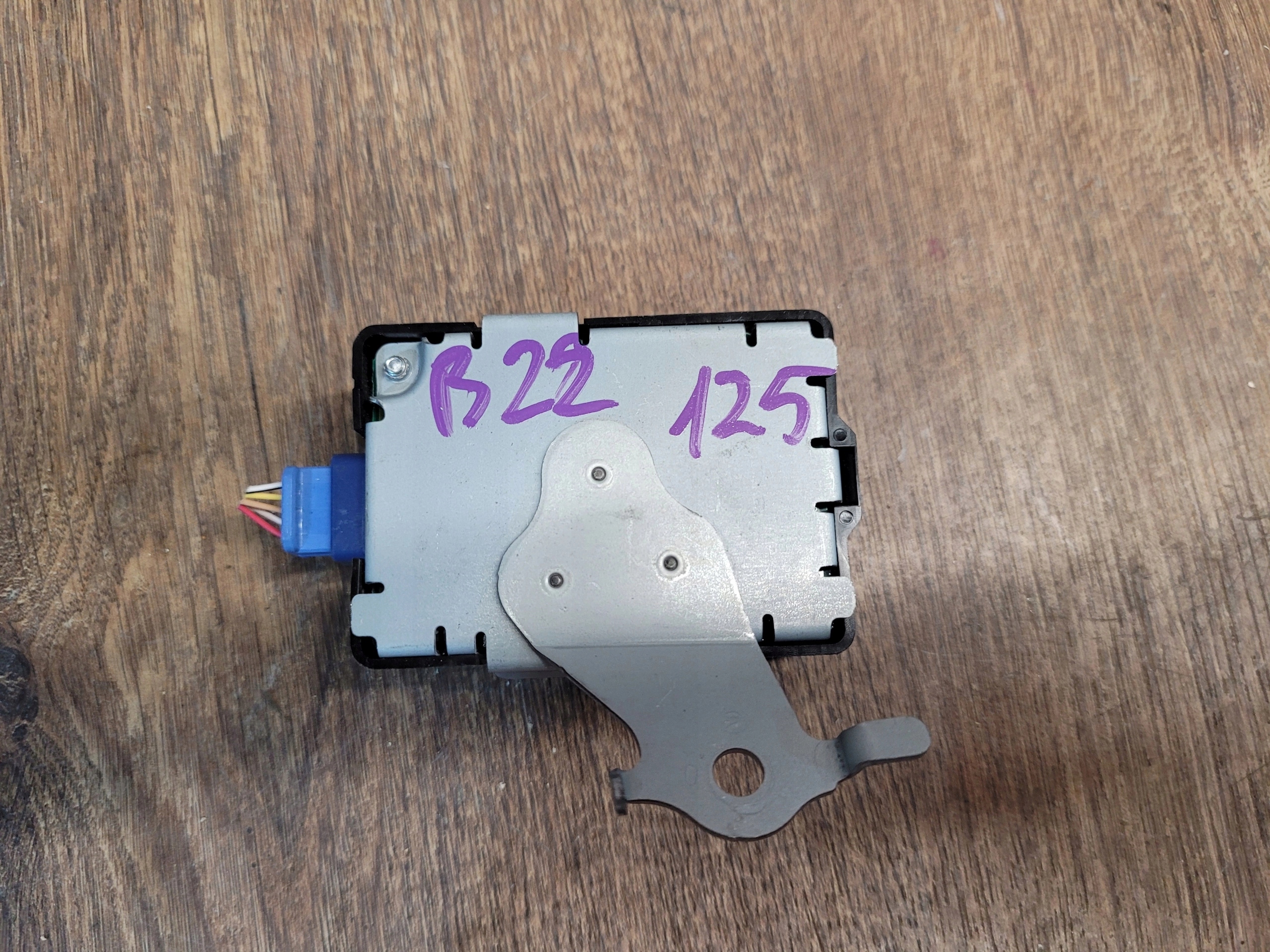 YARIS III CIDLO TLAKU VZDUCHU 89760-0D070