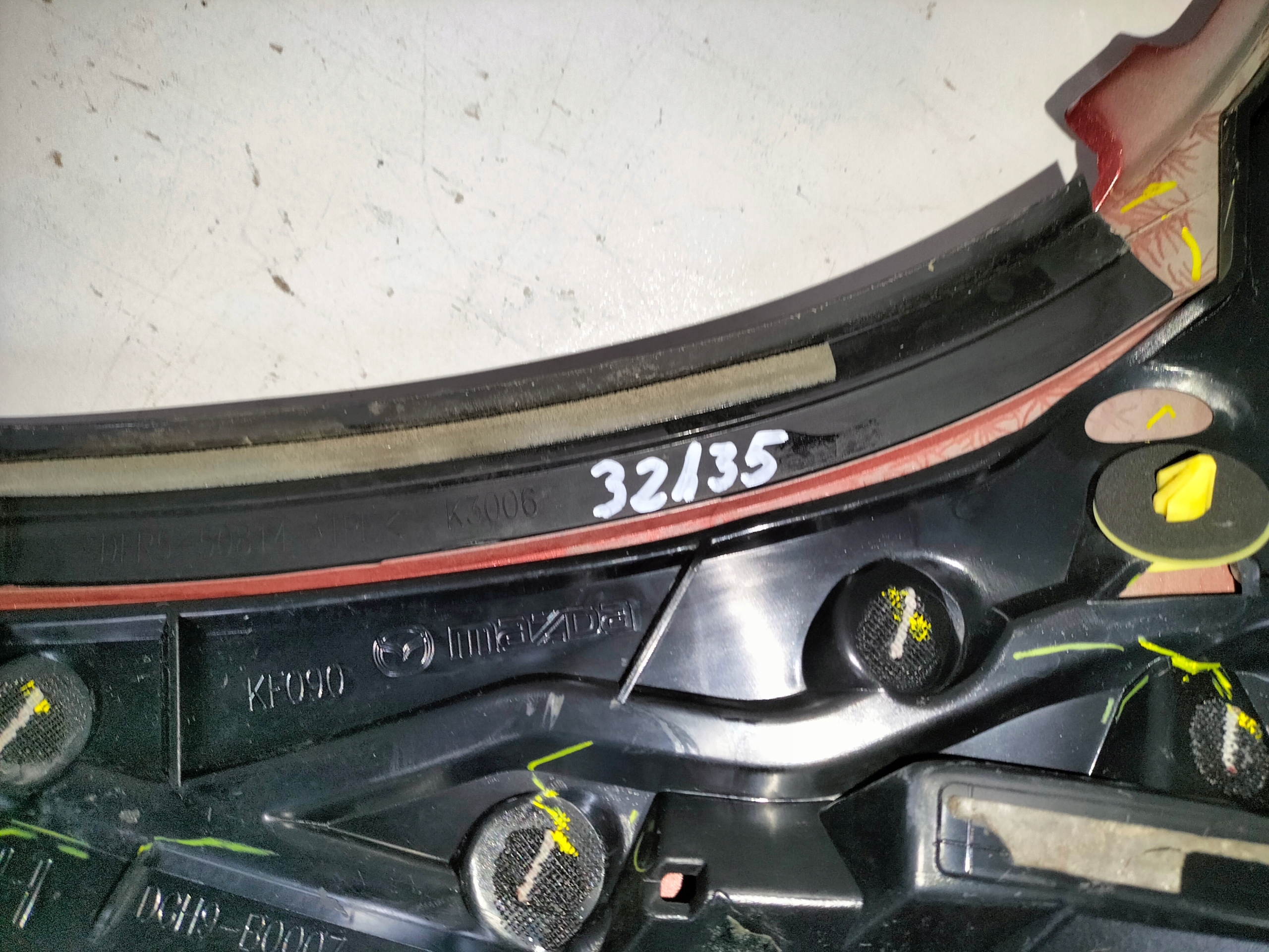 BLENDA LISTA LISTA ZADNEJ KAPOTY MAZDA CX30 CX-30 19-
