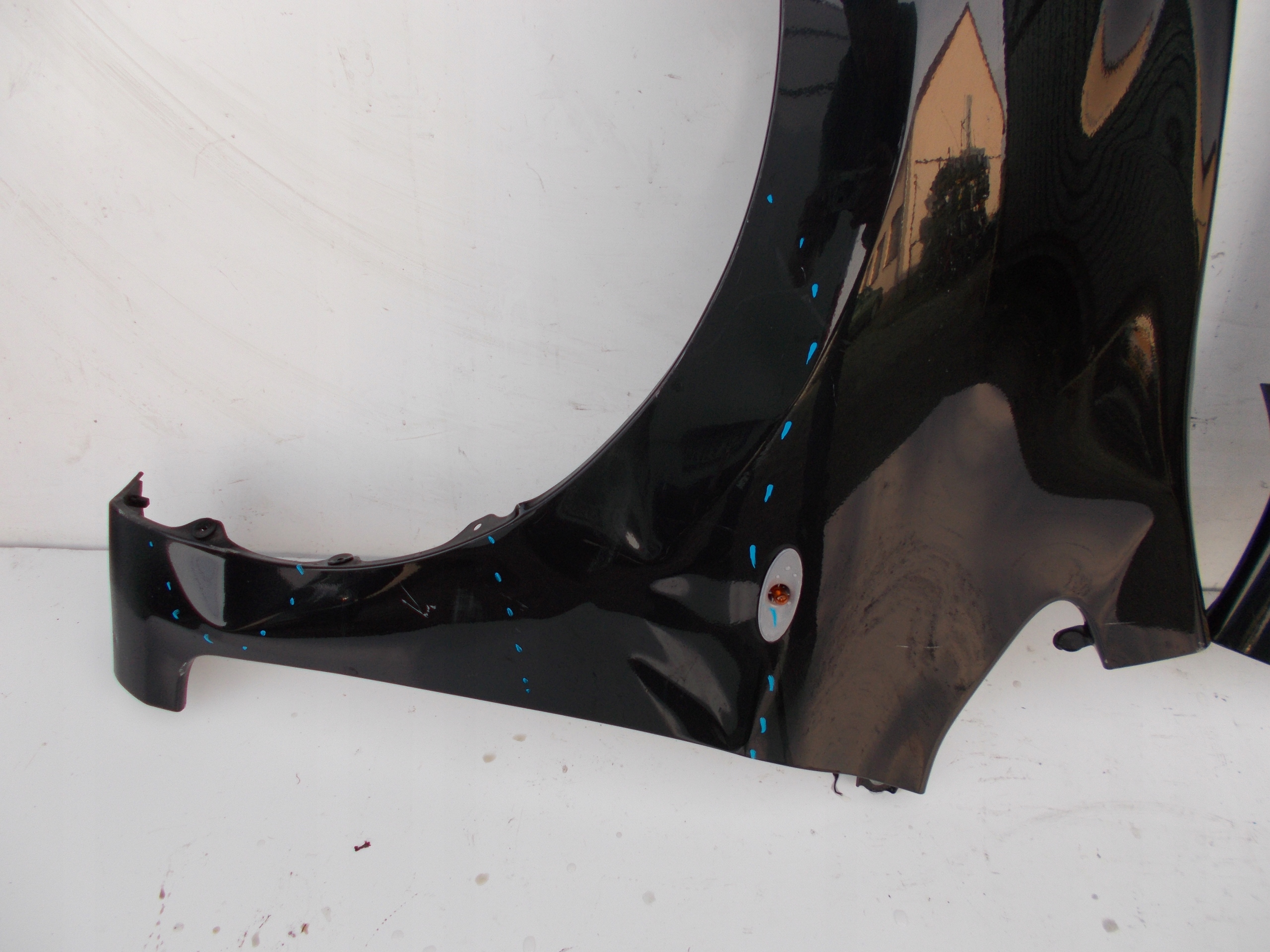 ĽAVÝ PREDNÝ BLATNÍK TOYOTA AURIS I 07-