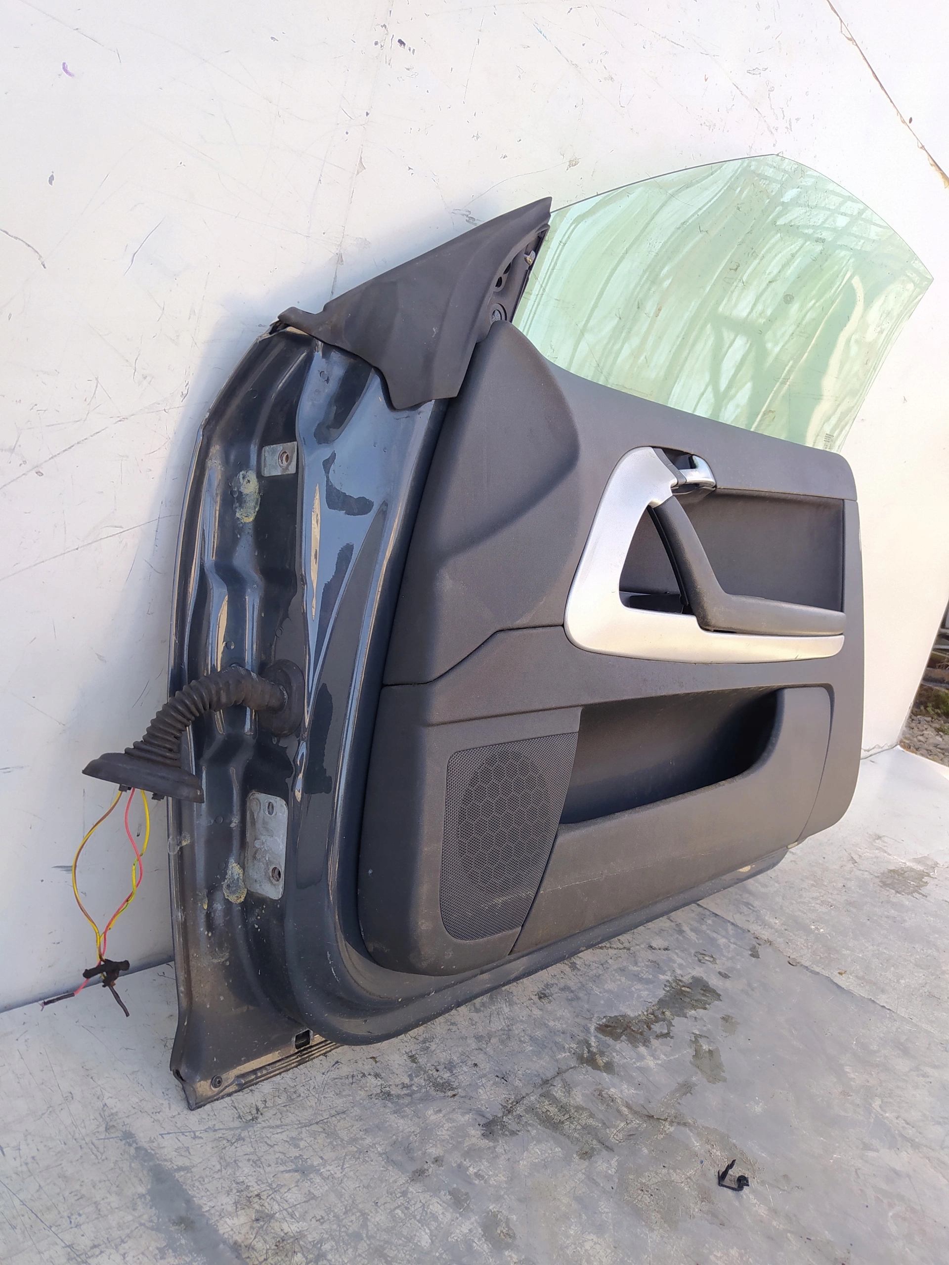 AUDI A3 8P CABRIO PRAVE PREDNE DVERE