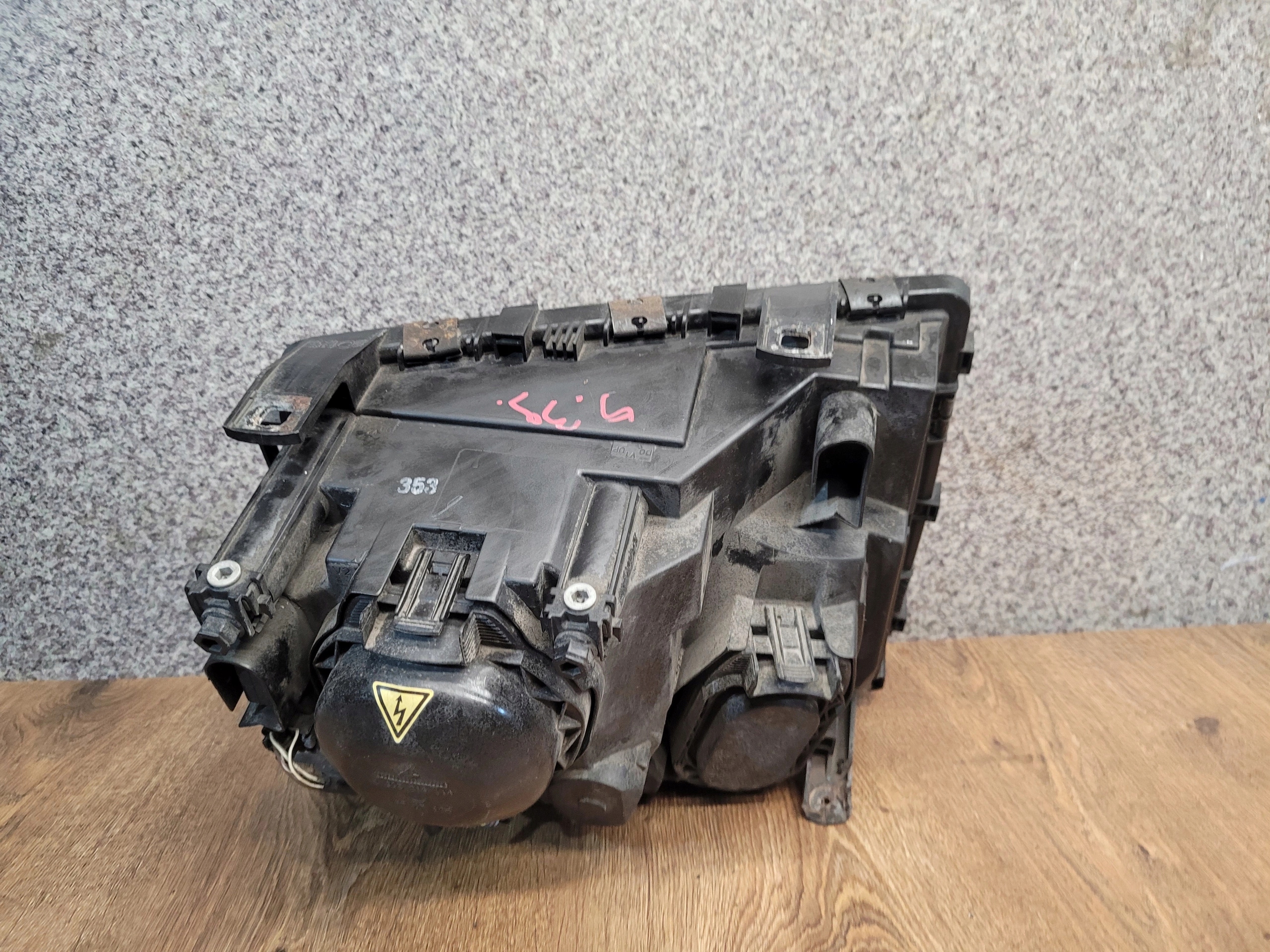 RANGE ROVER L322 VOGUE XENON ĽAVÉ PREDNÉ SVETLO