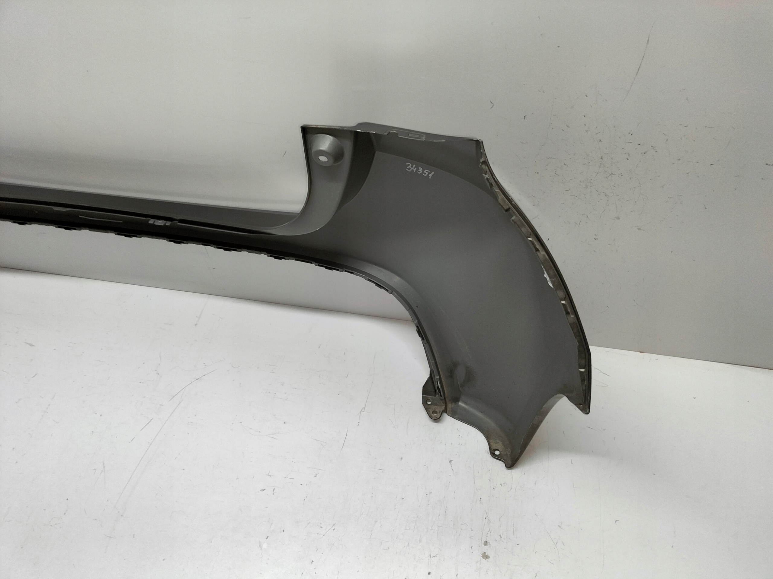 ZADNÝ NÁRAZNÍK TOYOTA YARIS IV 20-