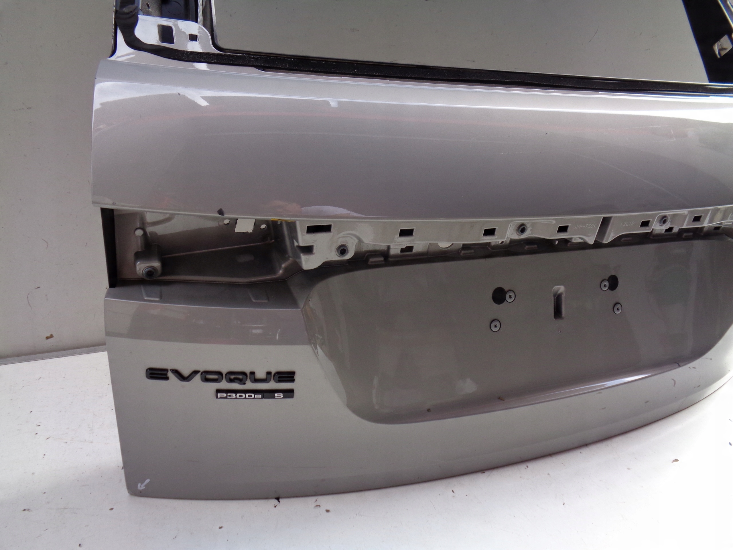 ZADNÁ KAPOTA RANGE ROVER EVOQUE II 19- NR 41056