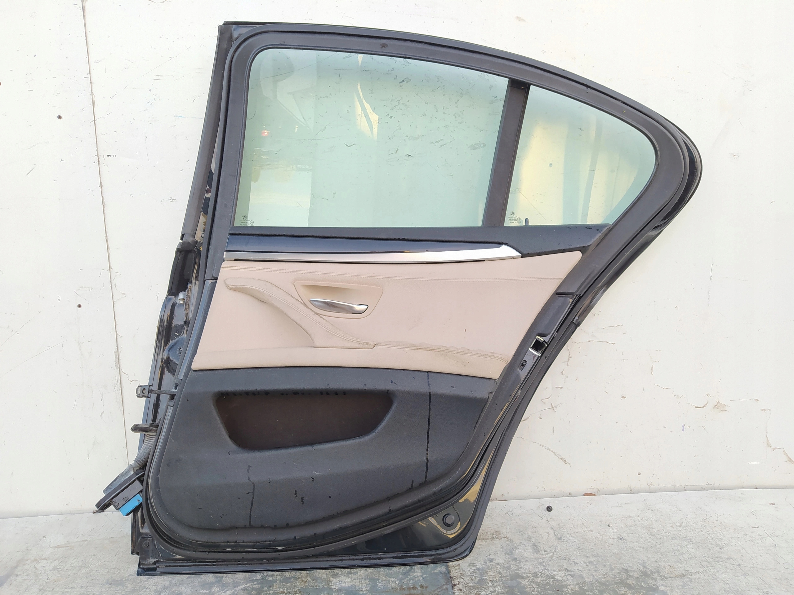 BMW 5 F10 PRAVE ZADNE DVERE