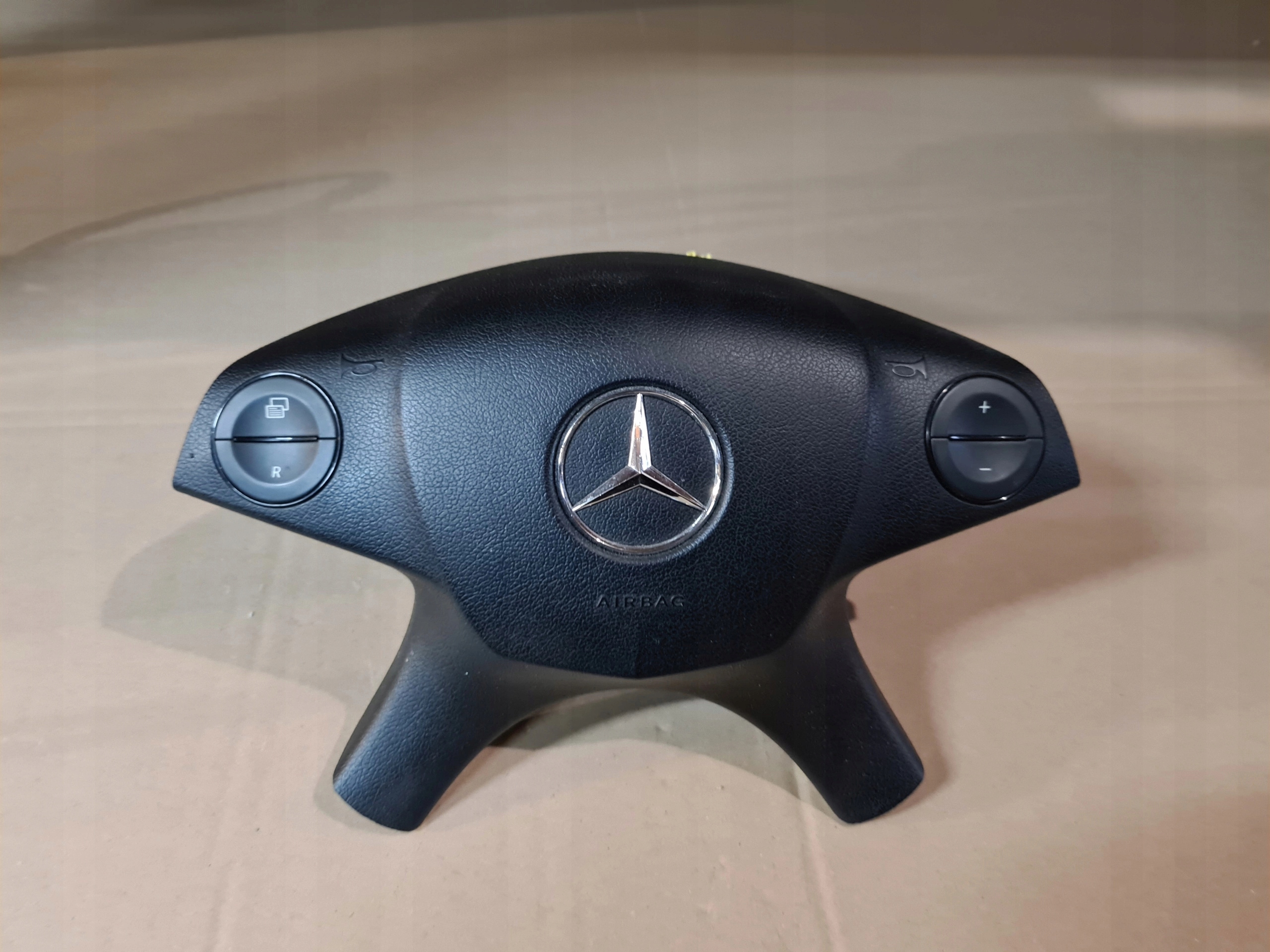 MERCEDES W204 VOLANTOVY AIRBAG