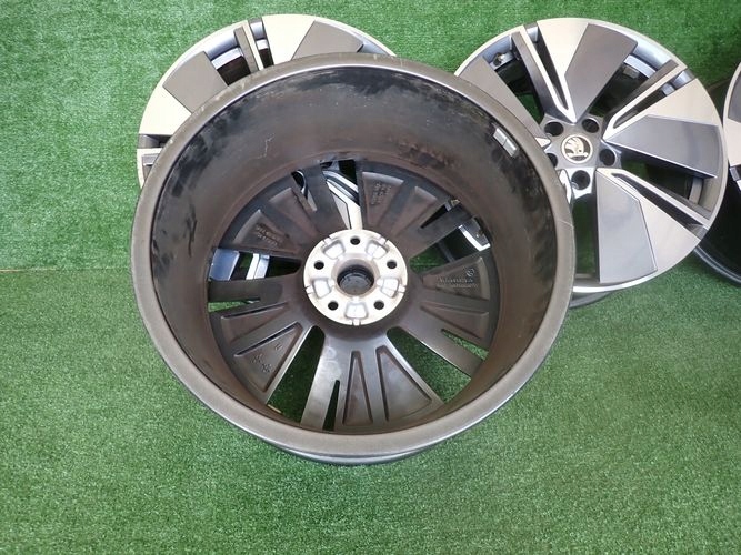 SKODA ENYAQ 8Jx19 ET45 5×112 KOLESA HLINIKOVE  5LA601025A