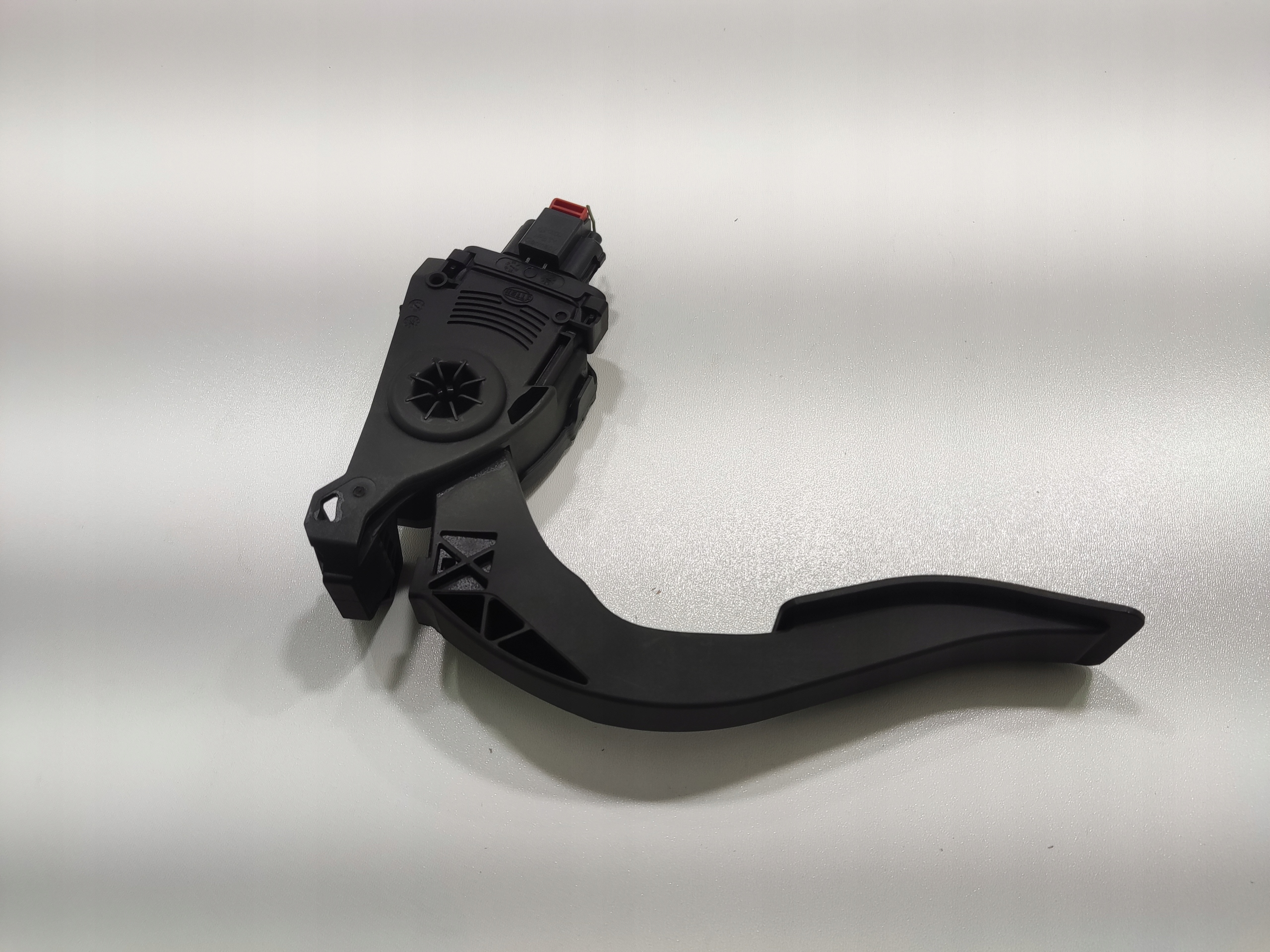 PLYNOVY PEDAL AUDI A4 B8 2007-2011 8K1721523