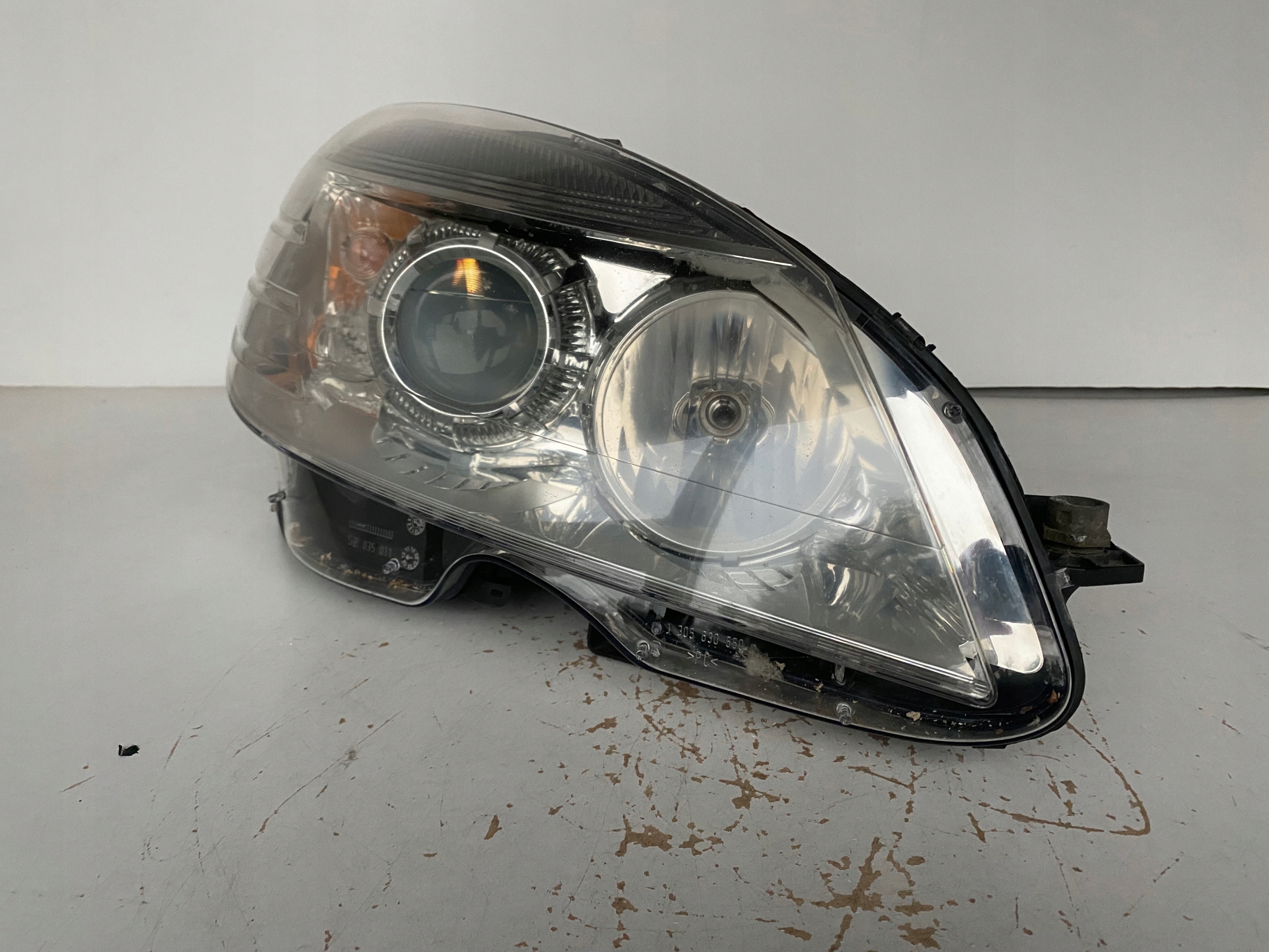 PRAVE PREDNE SVETLO MERCEDES C-KLASA W204 07-10