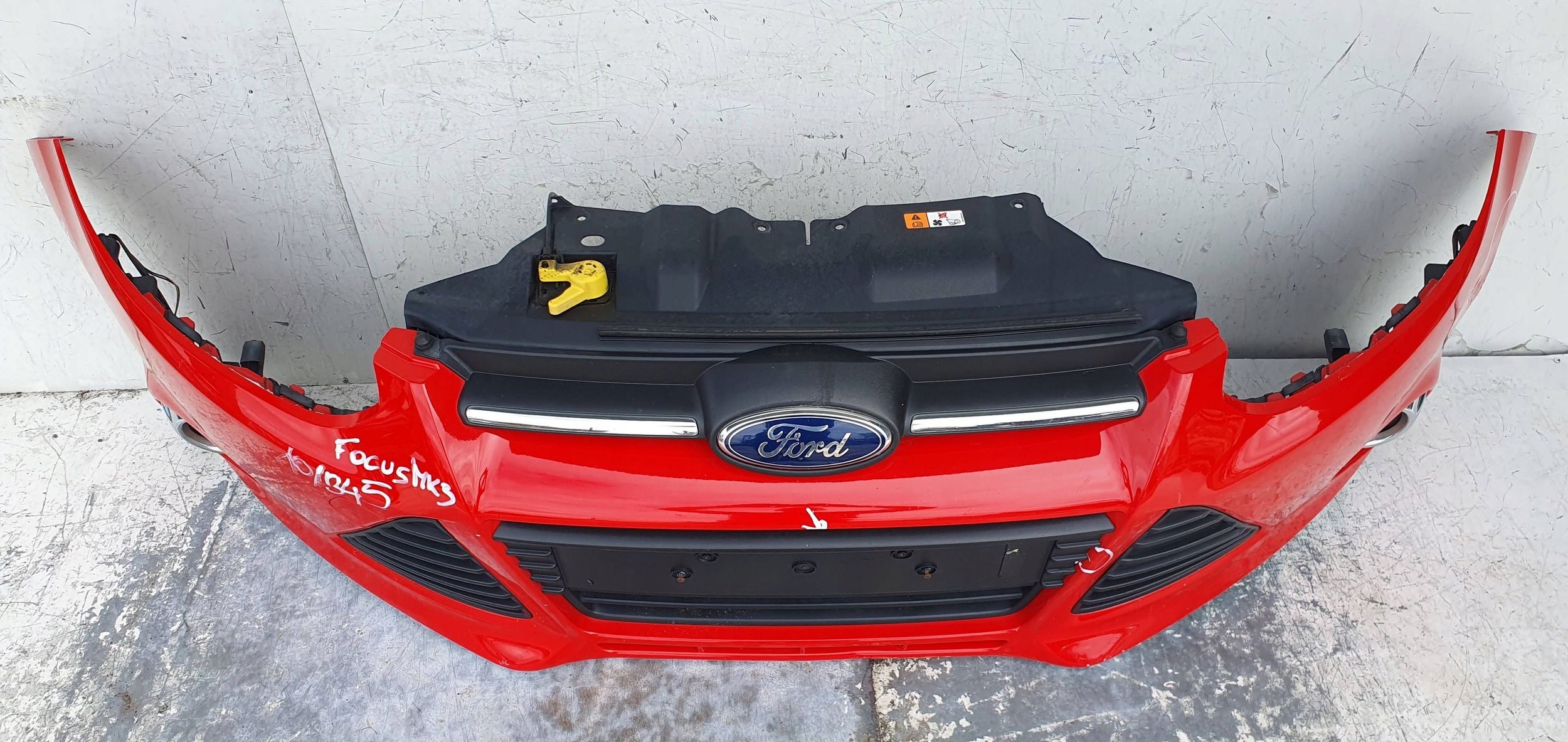 Ford Focus MK3 PREDNÝ NÁRAZNÍK BM5117757A