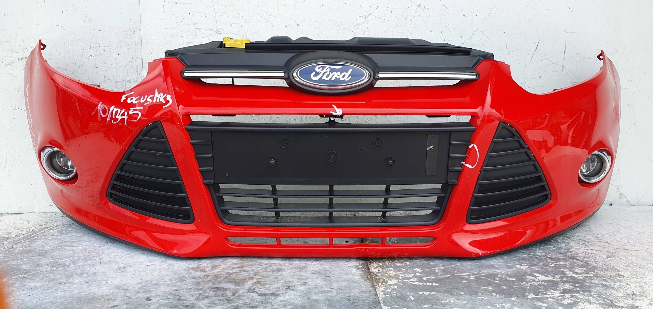Ford Focus MK3 PREDNÝ NÁRAZNÍK BM5117757A