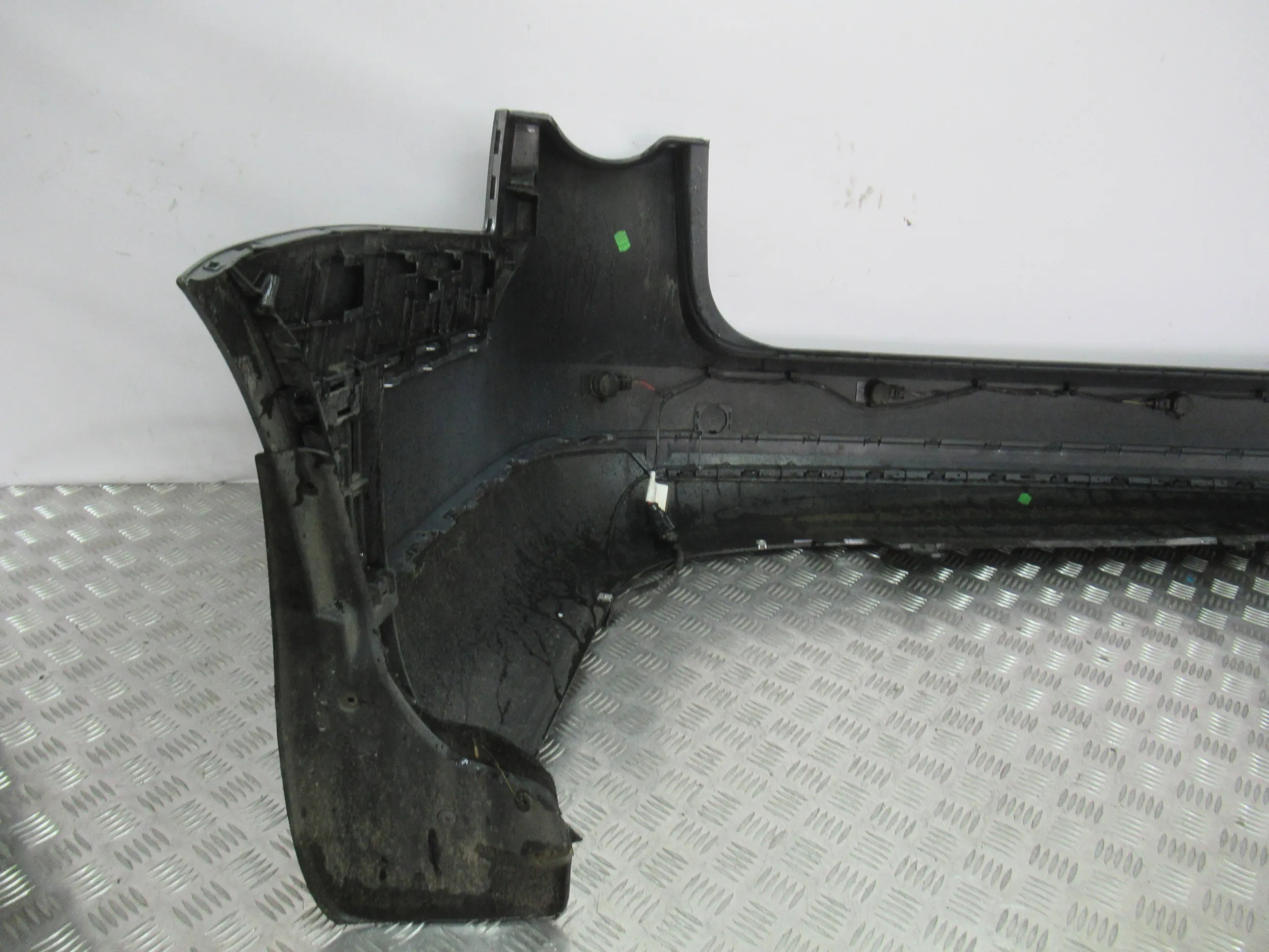 ZADNÝ NÁRAZNÍK VW PASSAT B6 KOMBI PDC