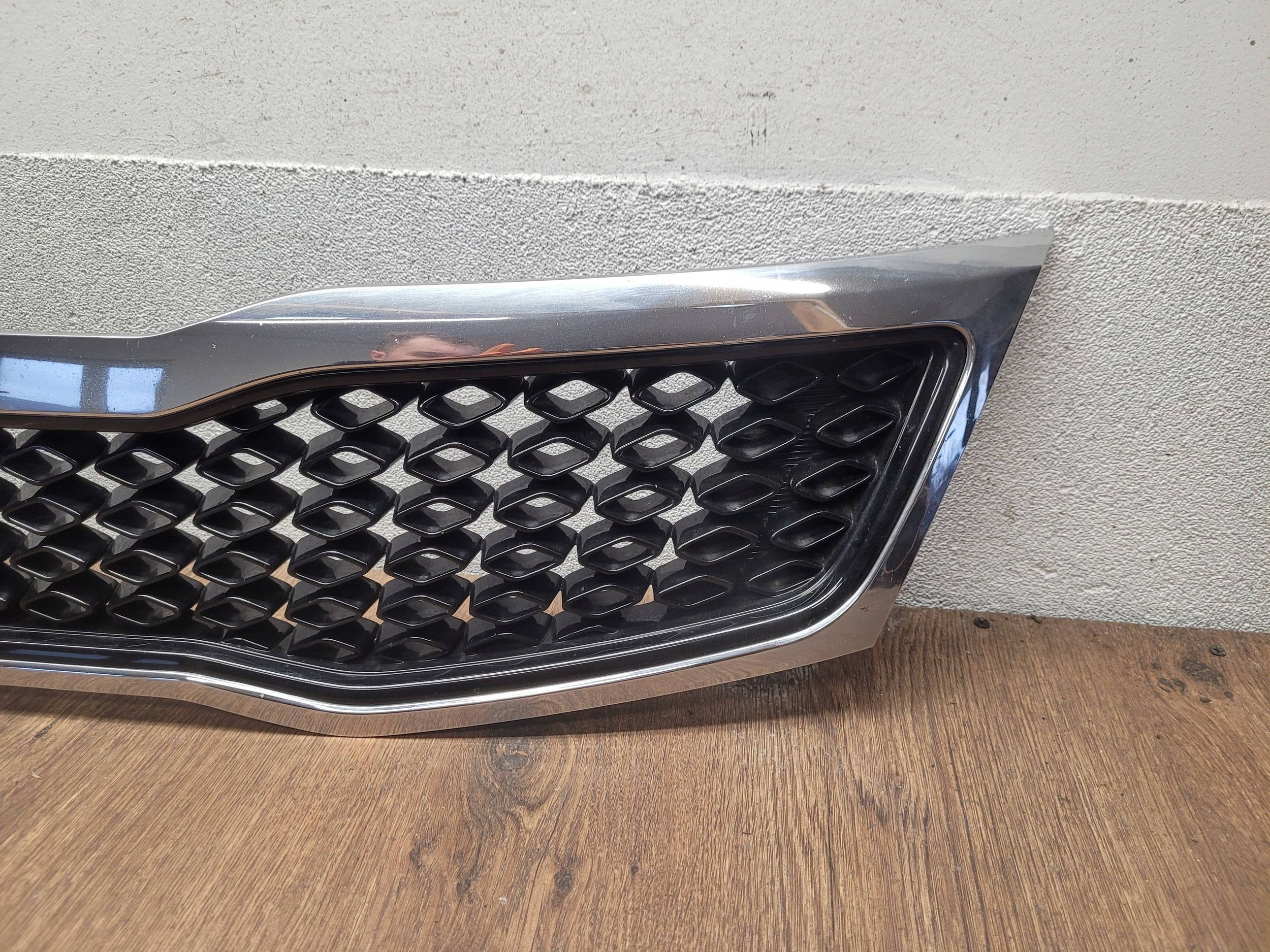 KIA Optima 86352-2T000 MRIEZKA LISTA PREDNÝ PREDNEa