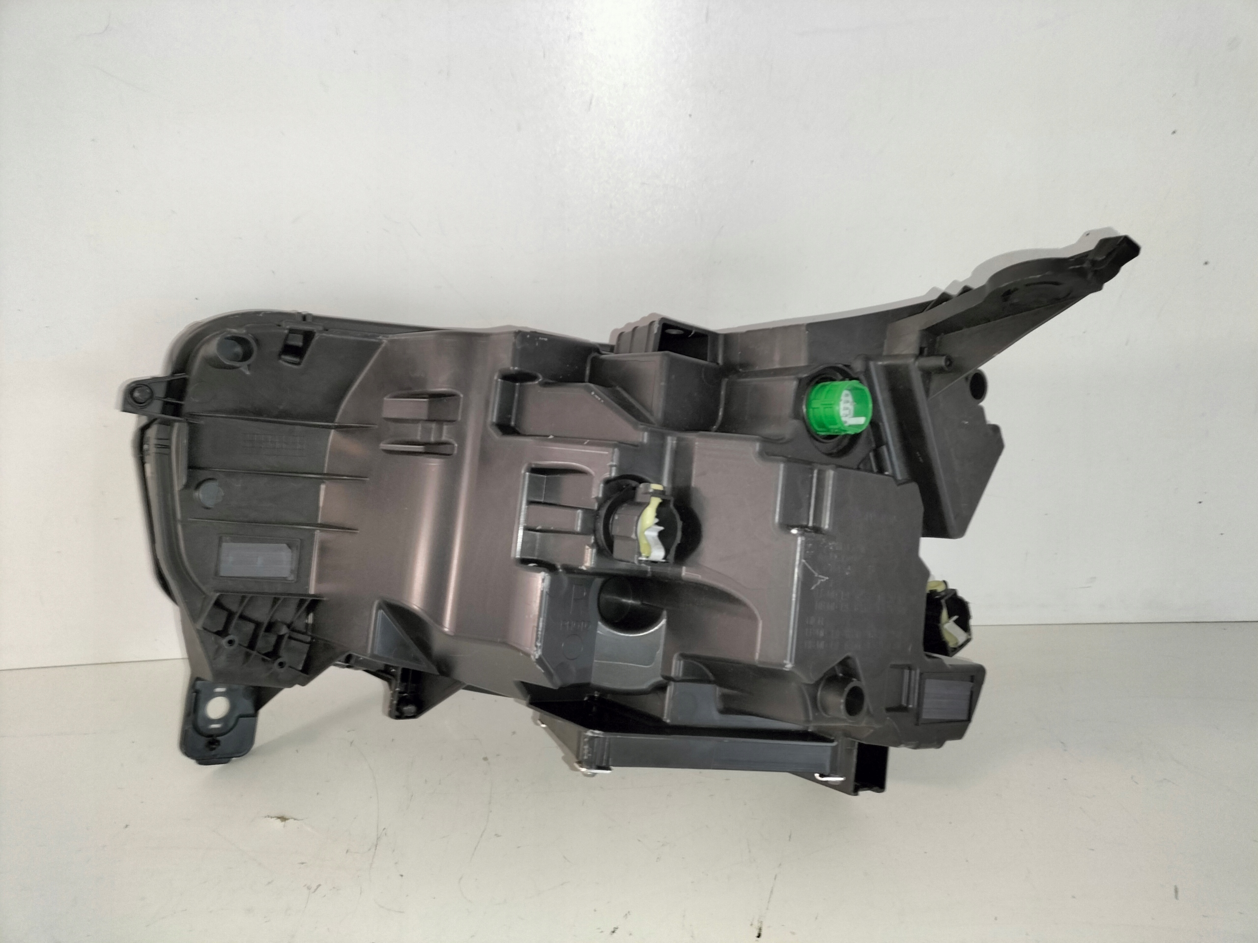 PRAVE PREDNE SVETLO JEEP AVENGER 23- FULL LED