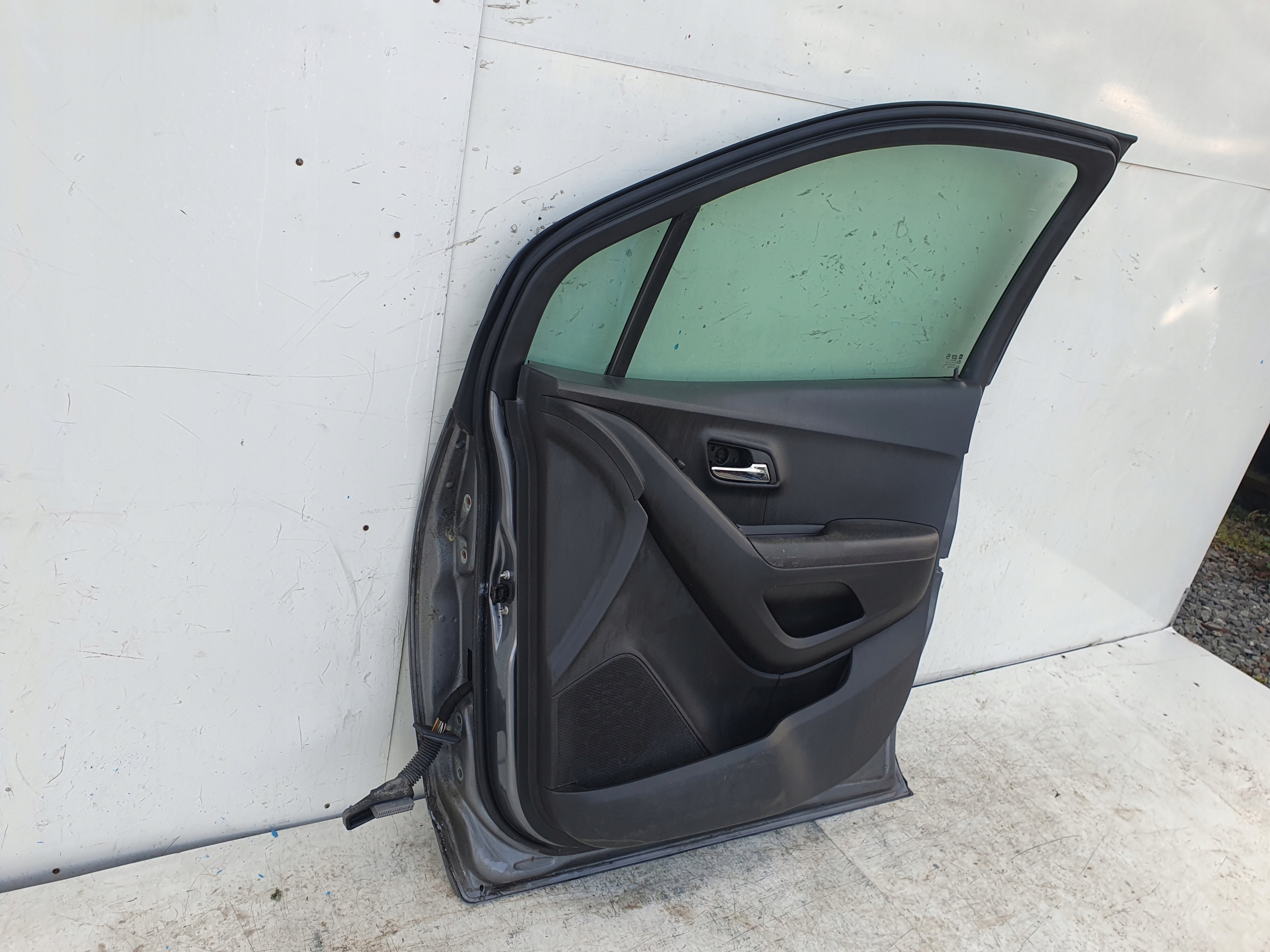 CHEVROLET TRAX PRAVE PREDNE DVERE
