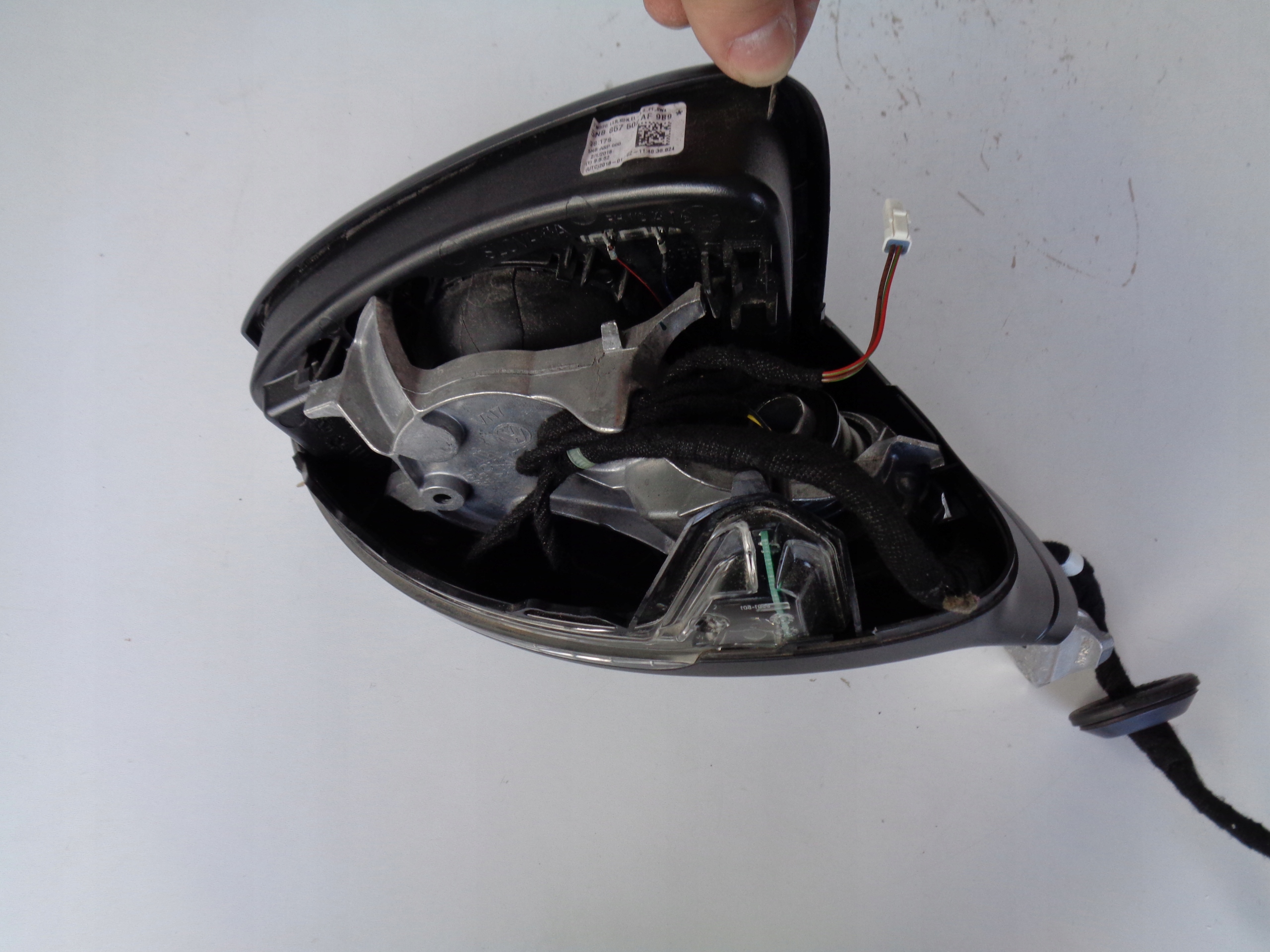 PRAVE ZRKADLO VW TIGUAN 5NA 16- 15 PIN