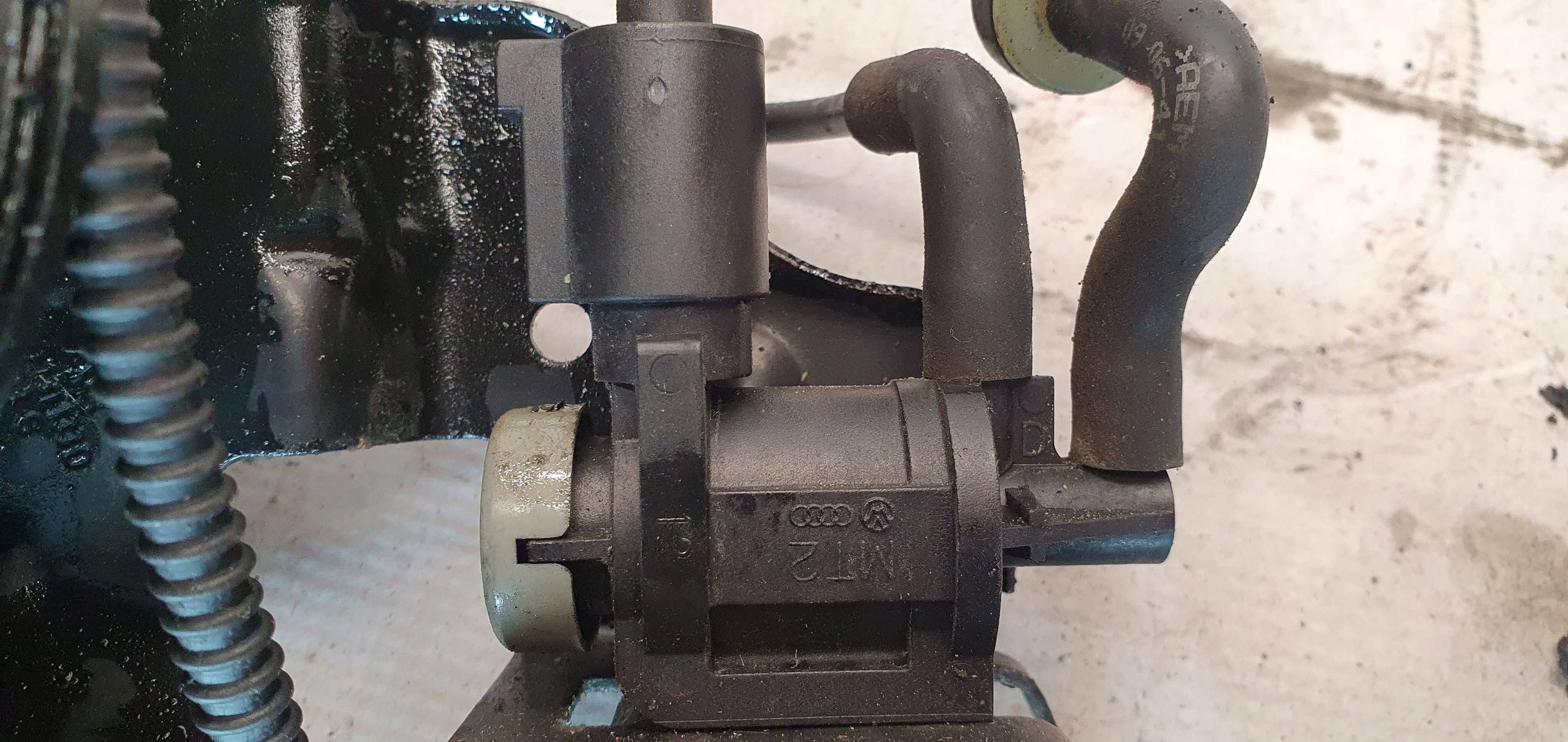 Audi A4 B8 8K 2.0 tdi 8k0906627 PODTLAKOVY VENTIL ELEKTROVENTIL TURBA