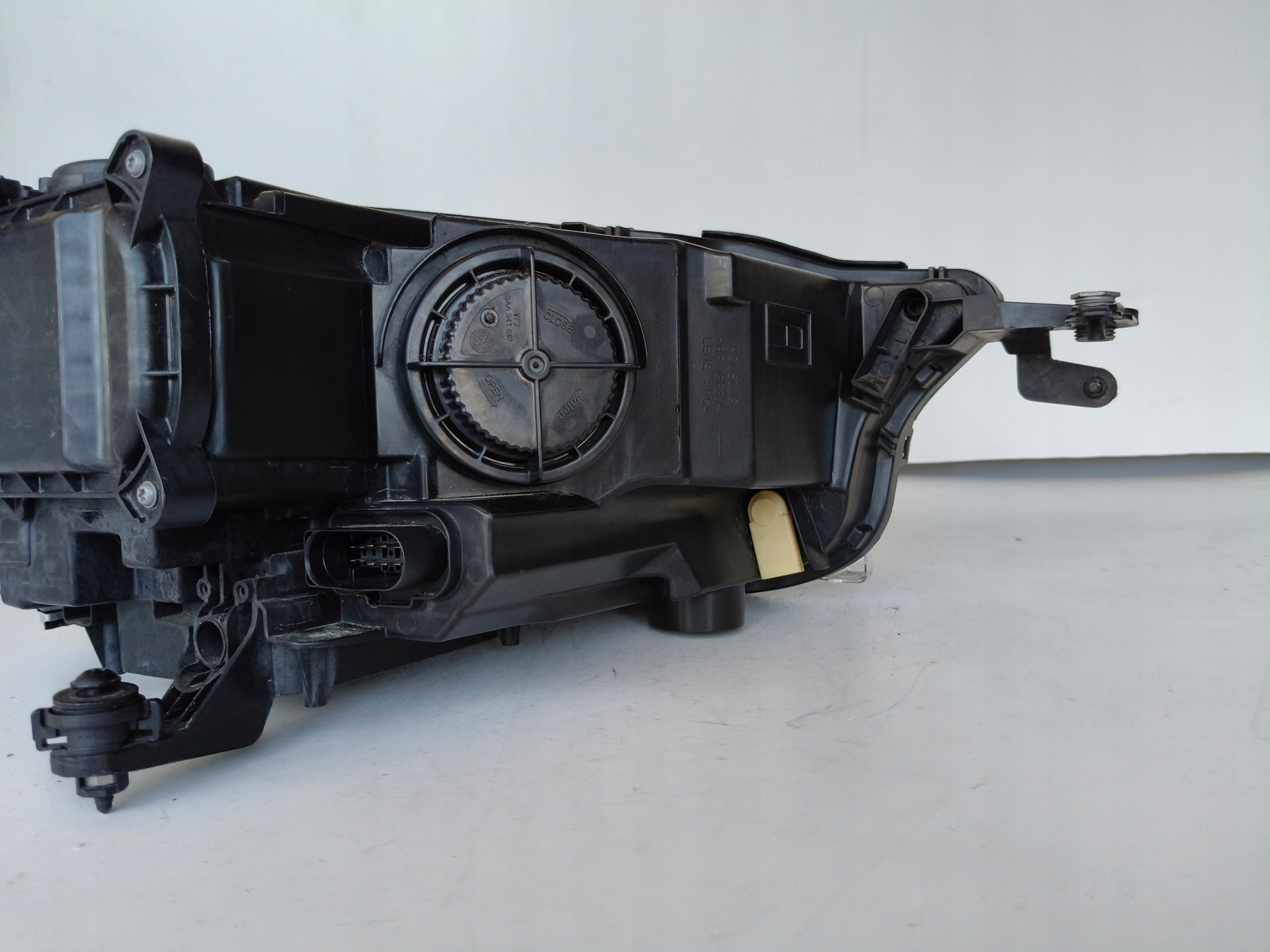 LAVE PREDNE SVETLO VW T-ROC 2GA 17- FULL LED