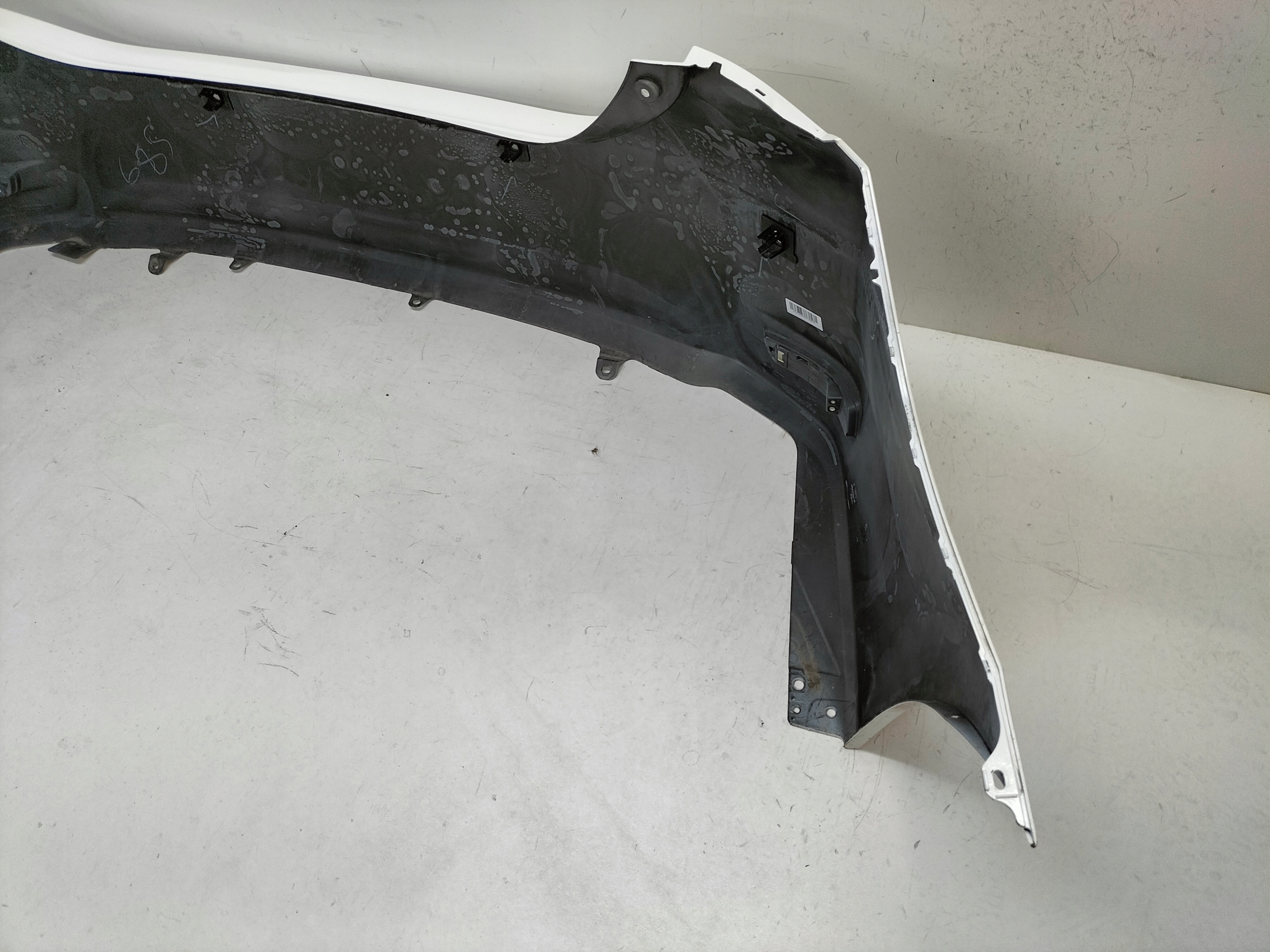 ZADNÝ NÁRAZNÍK TOYOTA COROLLA E16 E18 13- SEDAN