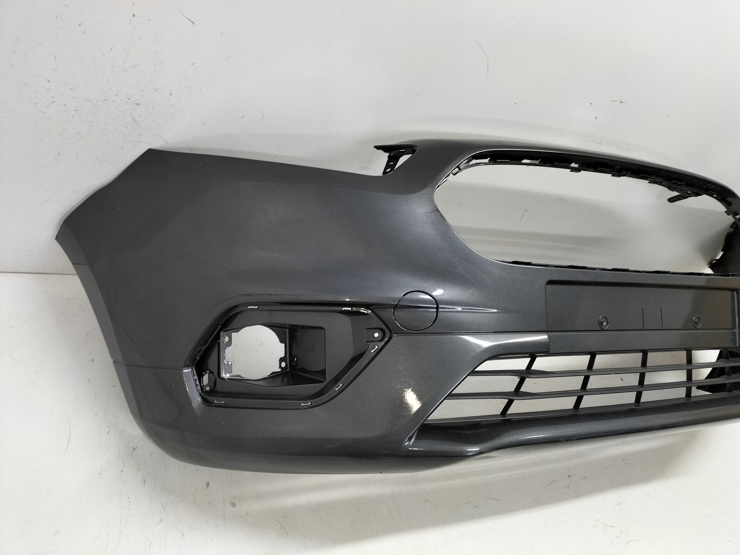 PREDNÝ NÁRAZNÍK FORD TRANSIT COURIER LIFT 17-