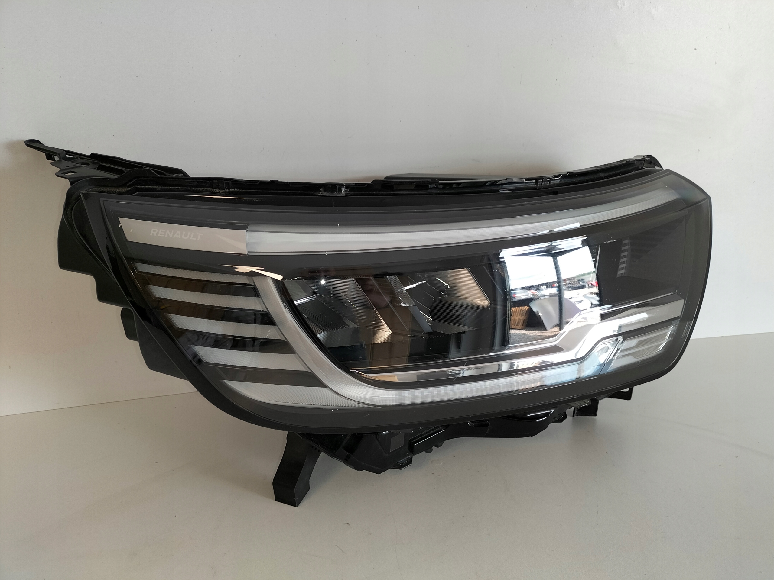 PRAVE PREDNE SVETLO RENAULT KANGOO 4 IV 21- FULL LED