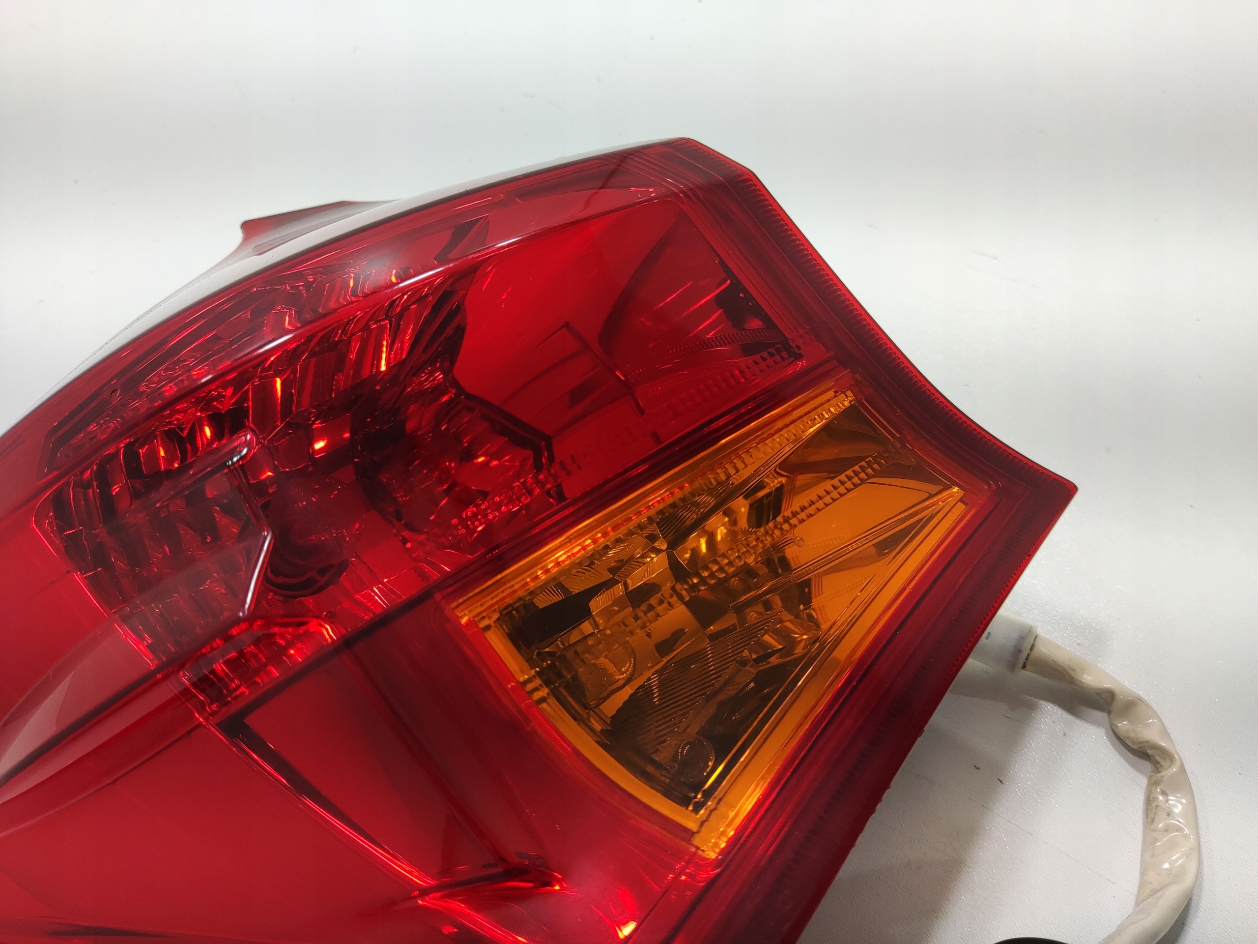 LAVE ZADNE SVETLO BLATNIKA TOYOTA AURIS II E18 HATCHBACK 2012-2015