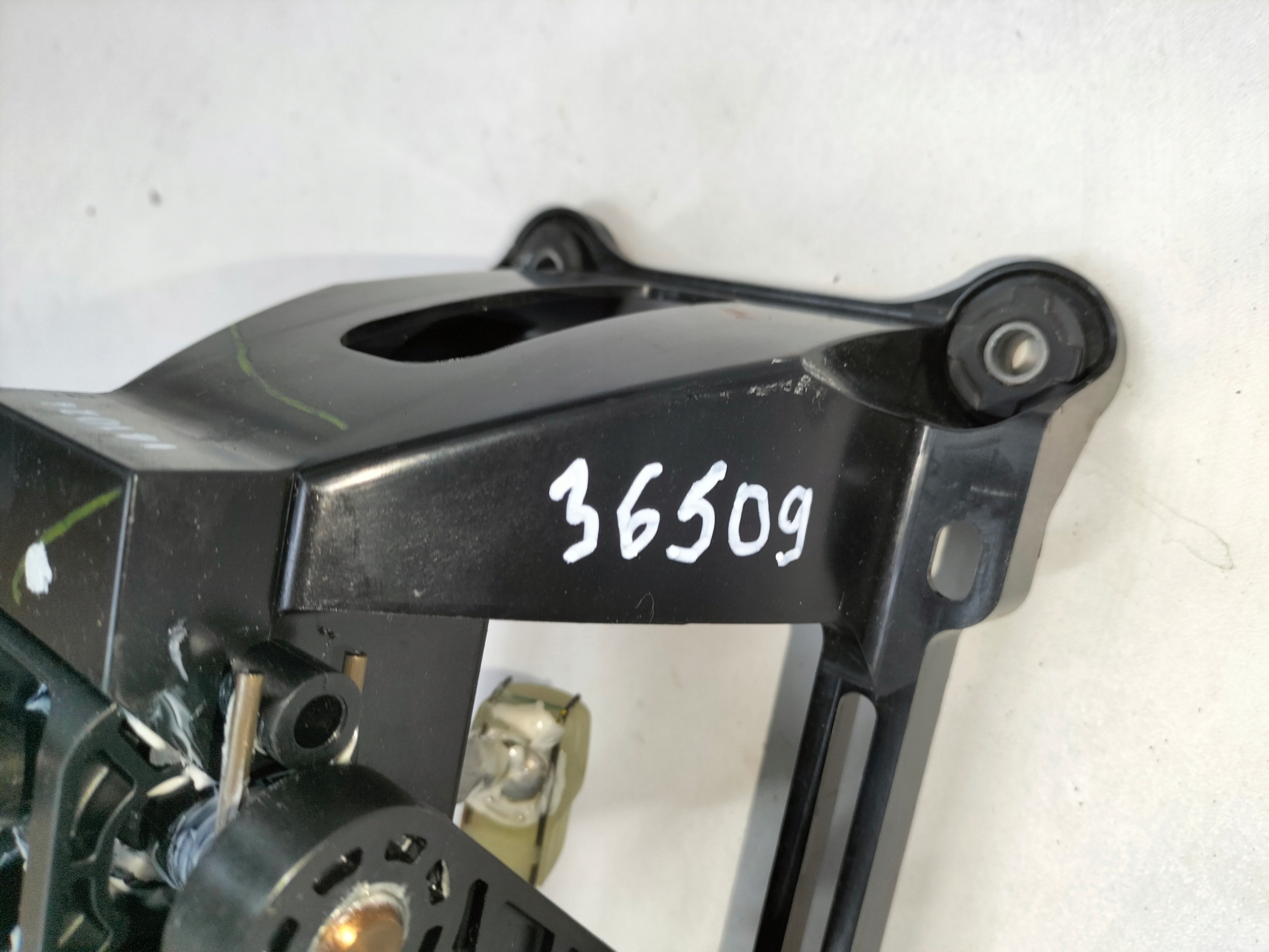 KULISA KULISA RADENIA RYCHLOSTI MITSUBISHI SPACE STAR II 13- 1.0B 52KW