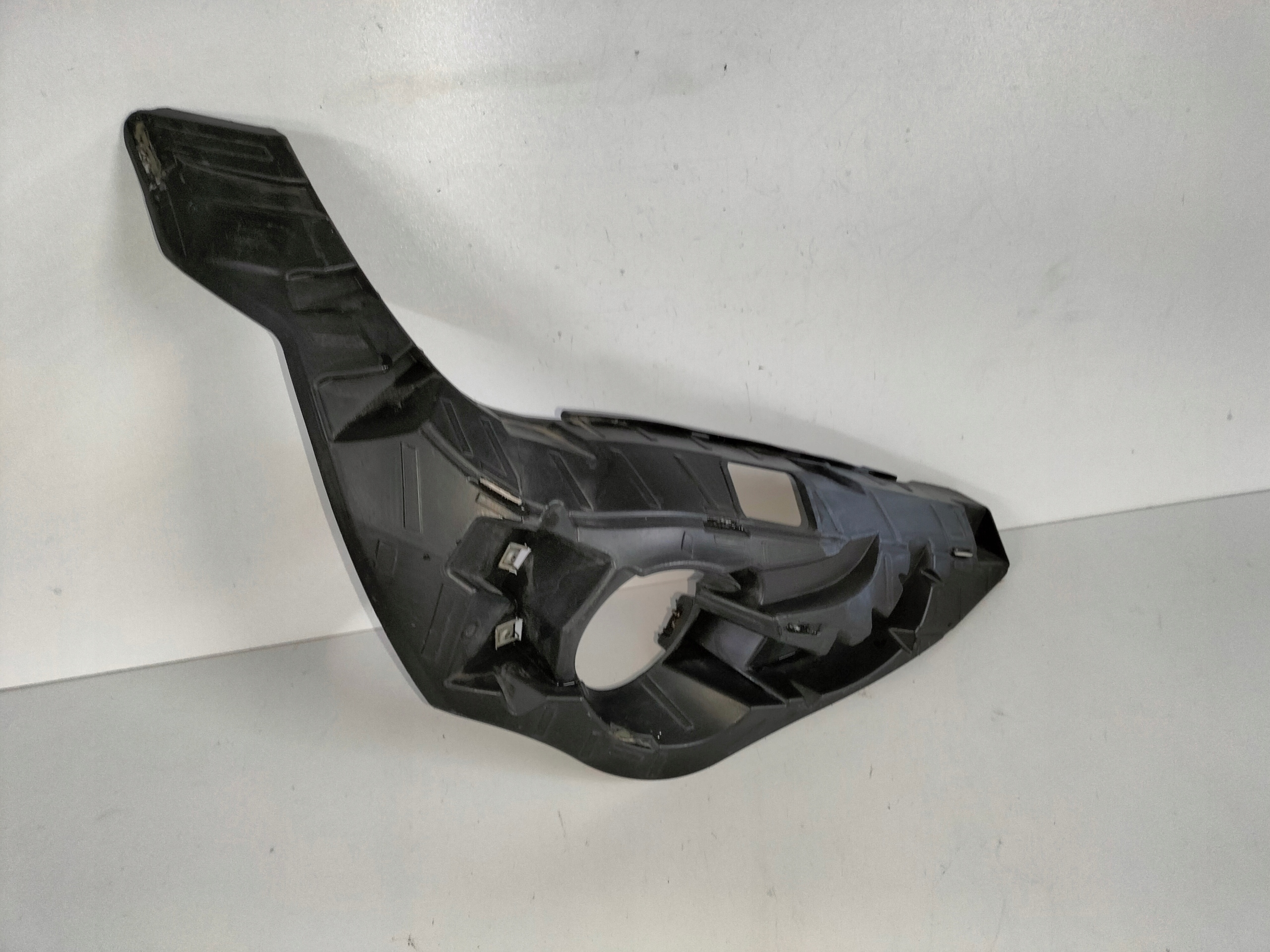 DRZIAK PREDNEHO NARAZNIKA PRAVY BMW X1 E84 LIFT 12-15
