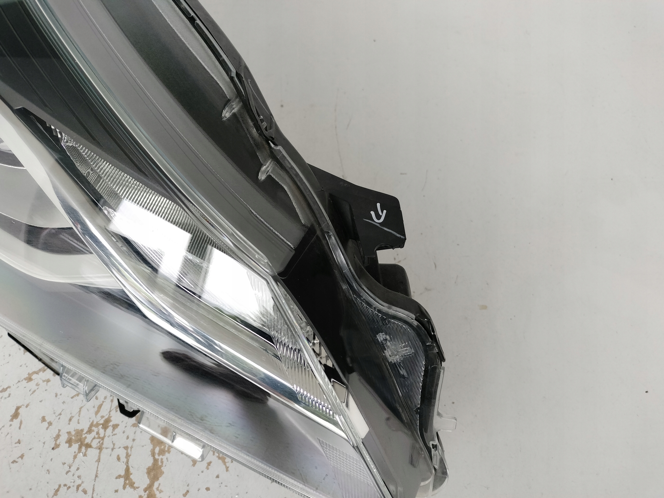 PRAVE PREDNE SVETLO TOYOTA YARIS III 17- LIFT