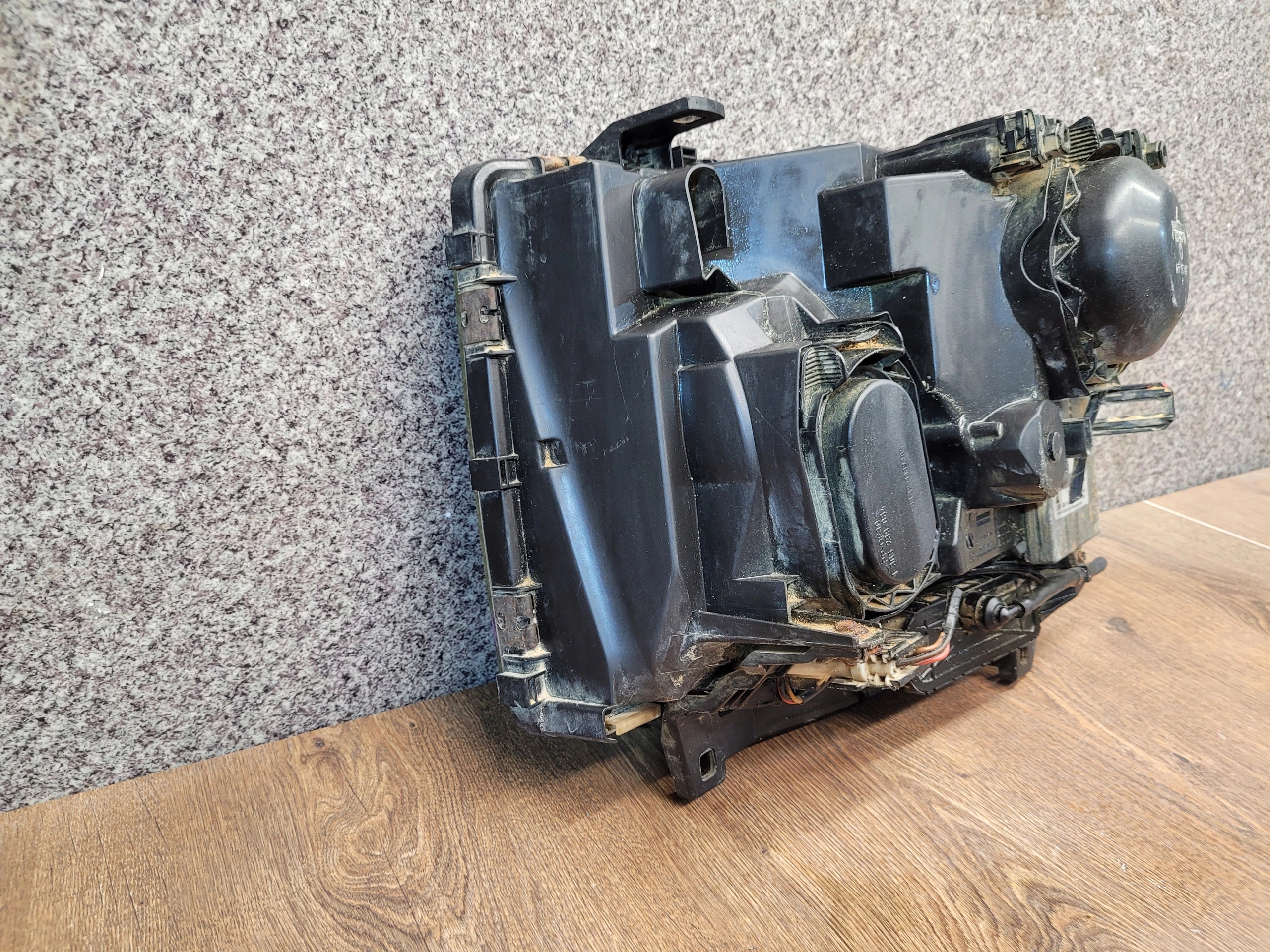 RANGE ROVER L322 XENON PRAVÉ PREDNÉ SVETLO