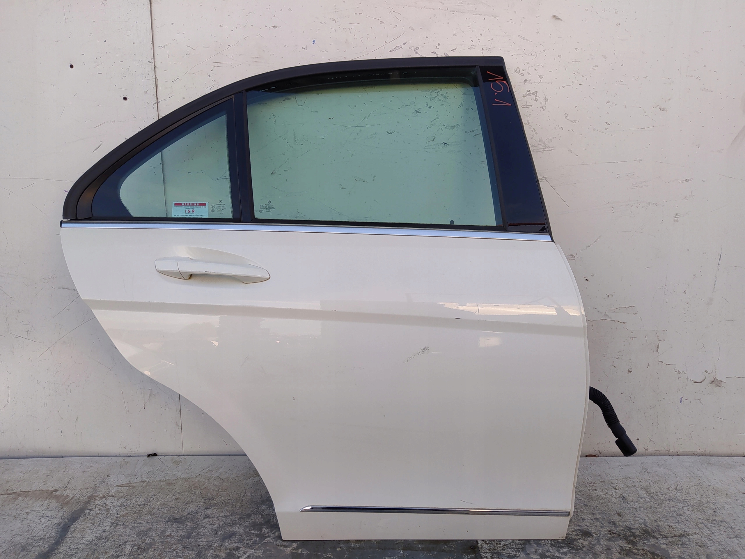 MERCEDES DVERE SEDAN PRAVÉ ZADNÉ