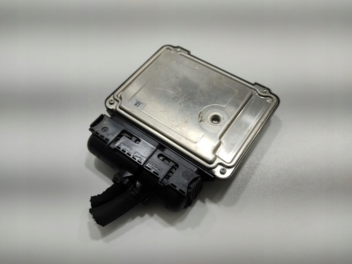 RIADIACA JEDNOTKA VOLKSWAGEN CADDY III 2.0 TDI 03L906018NJ 0281018139 11-