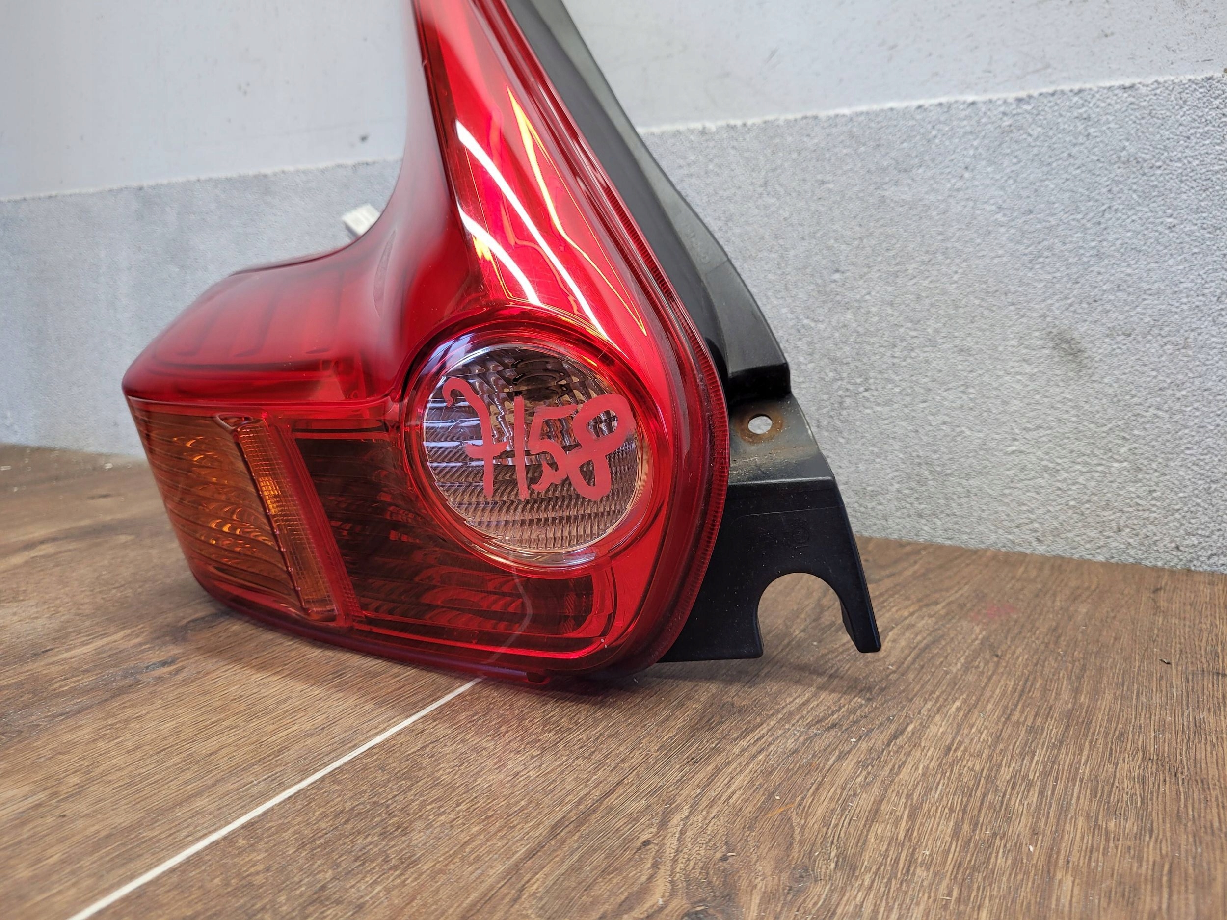 Nissan Juke I F15 ĽAVÉ ZADNÉ SVETLO