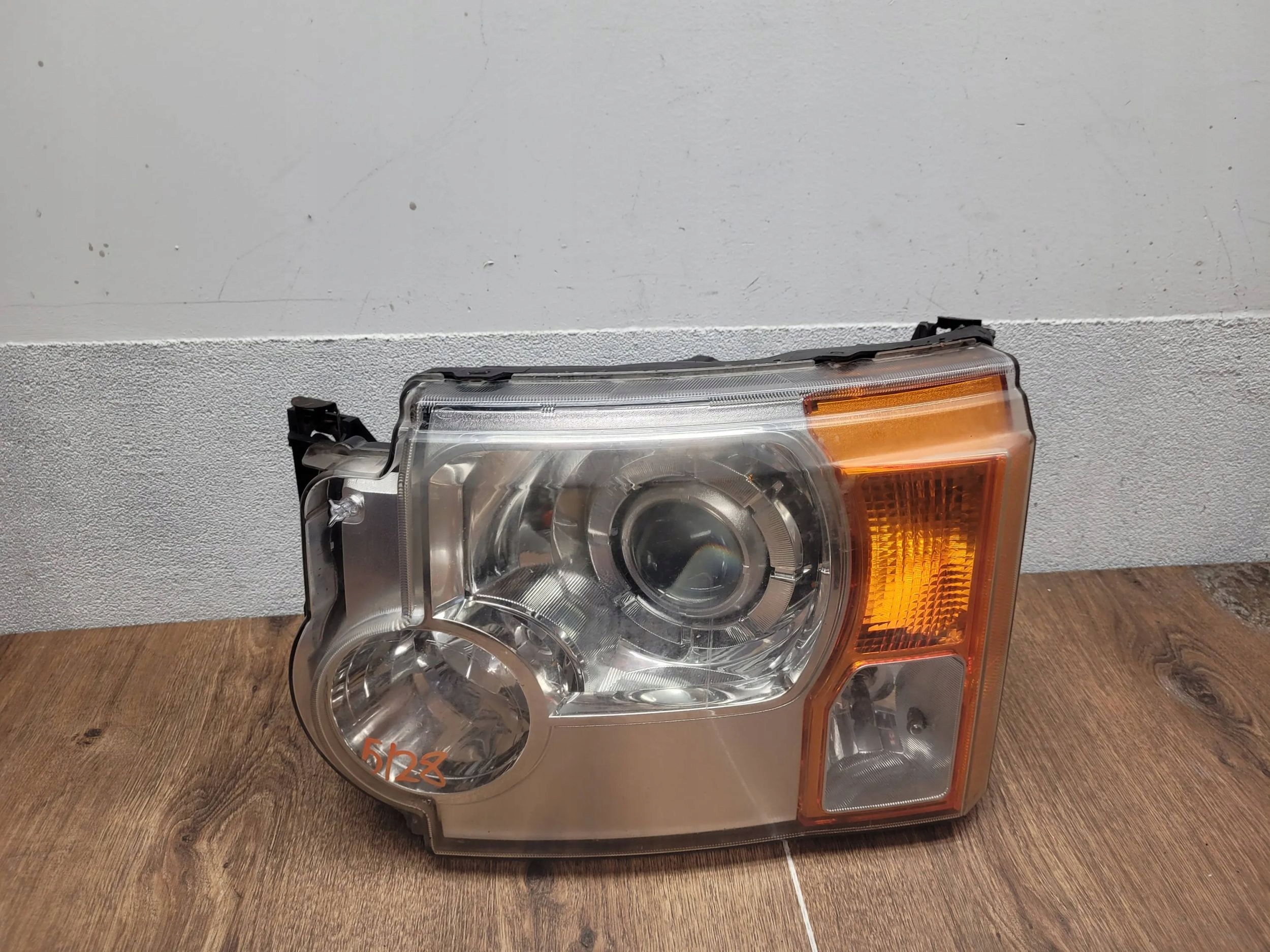 Land Rover Discovery 3 LR3 XENON ĽAVÉ PREDNÉ SVETLO